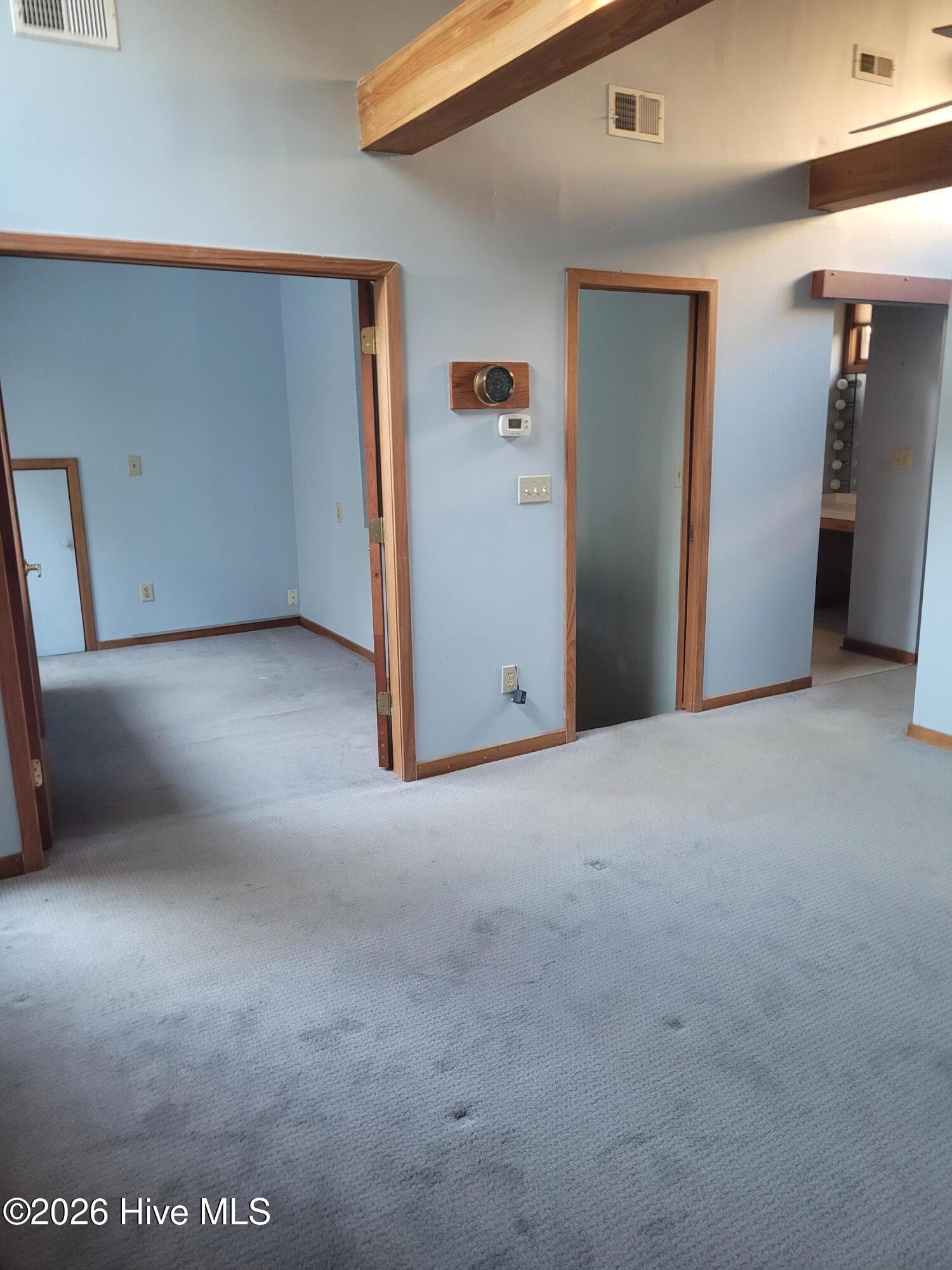 100549225 | Photo 16