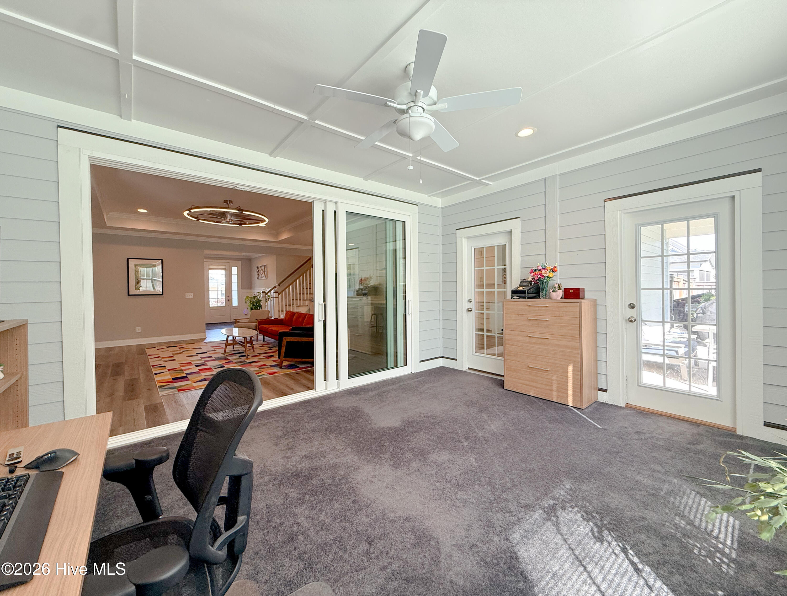 100567915 | Photo 34