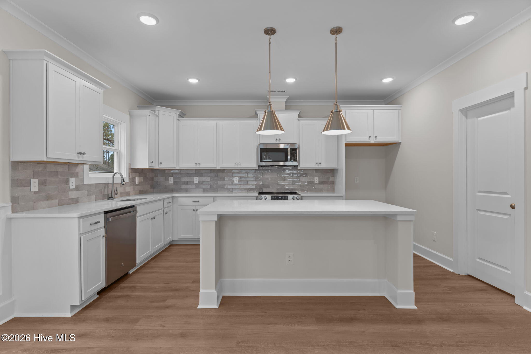 100553165 | Photo 13