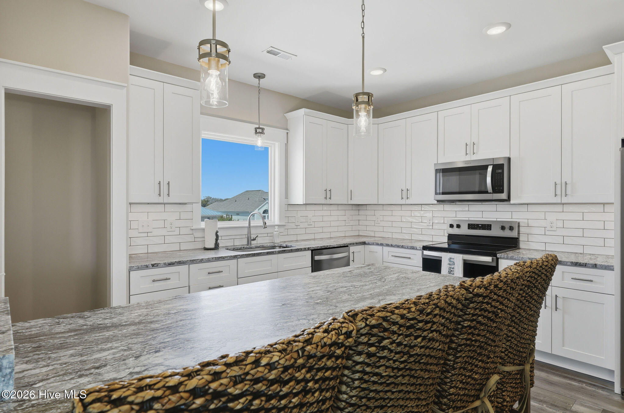 100559118 | Photo 25