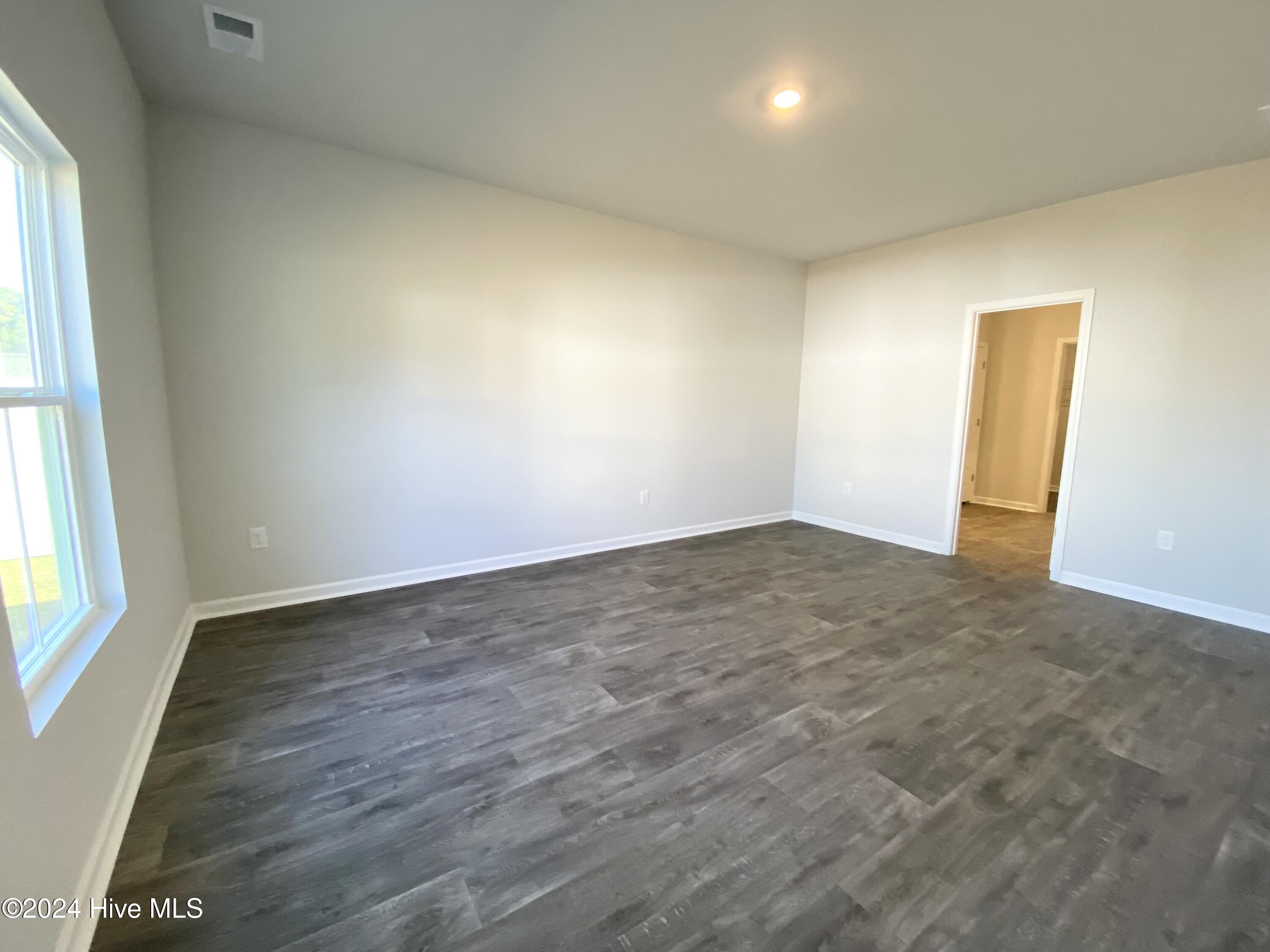 100552468 | Photo 13