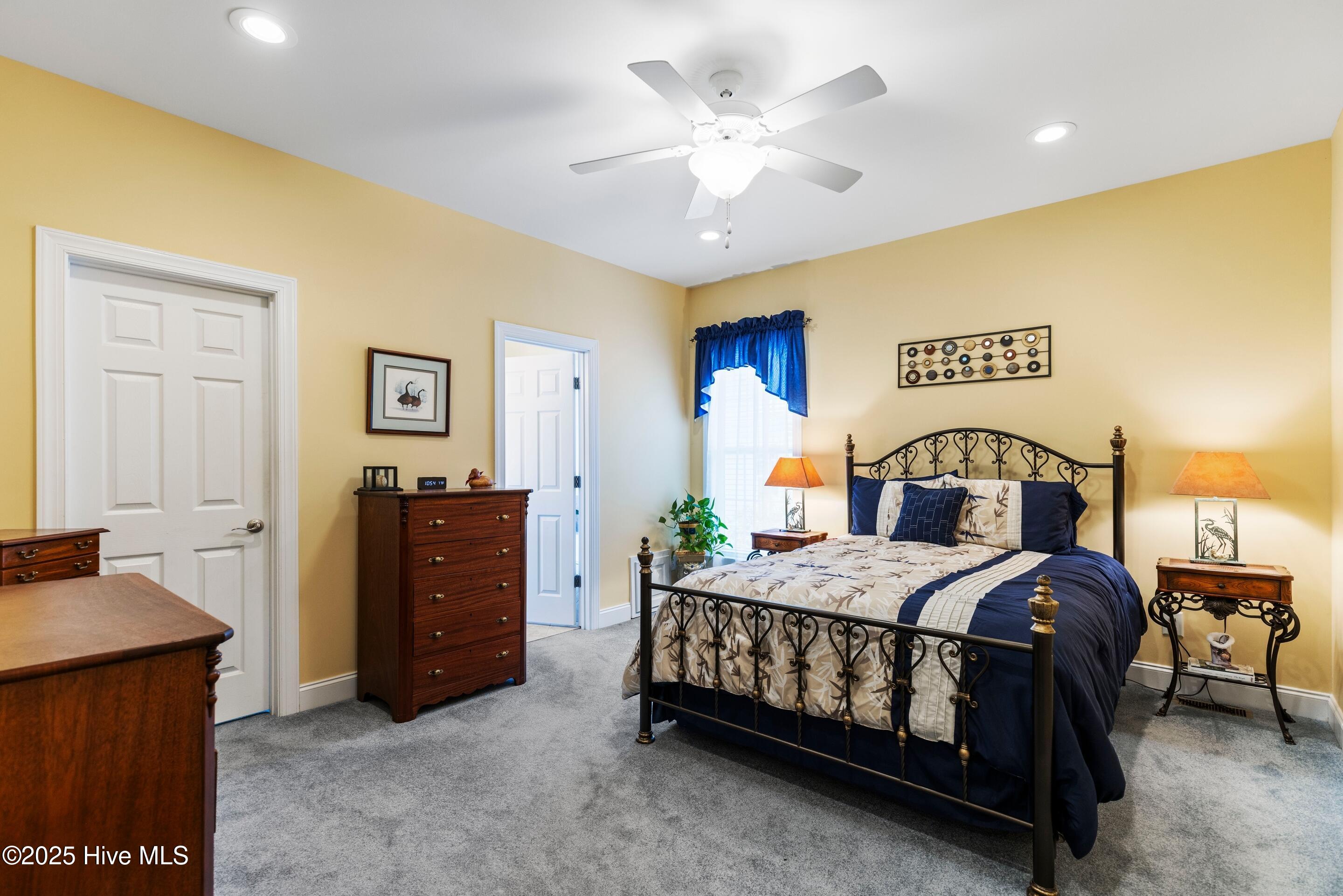 100514713 | Photo 25