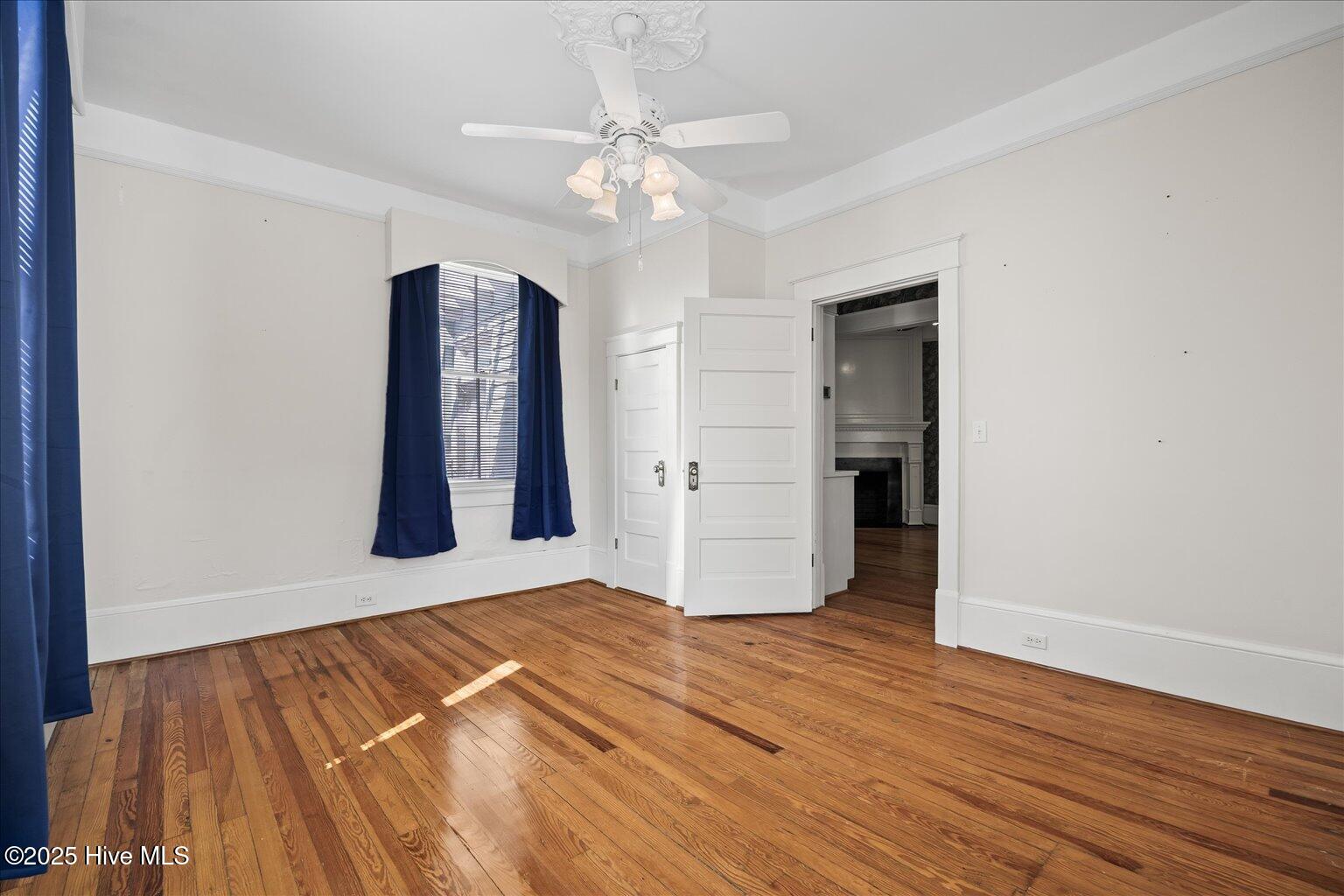 100529930 | Photo 23