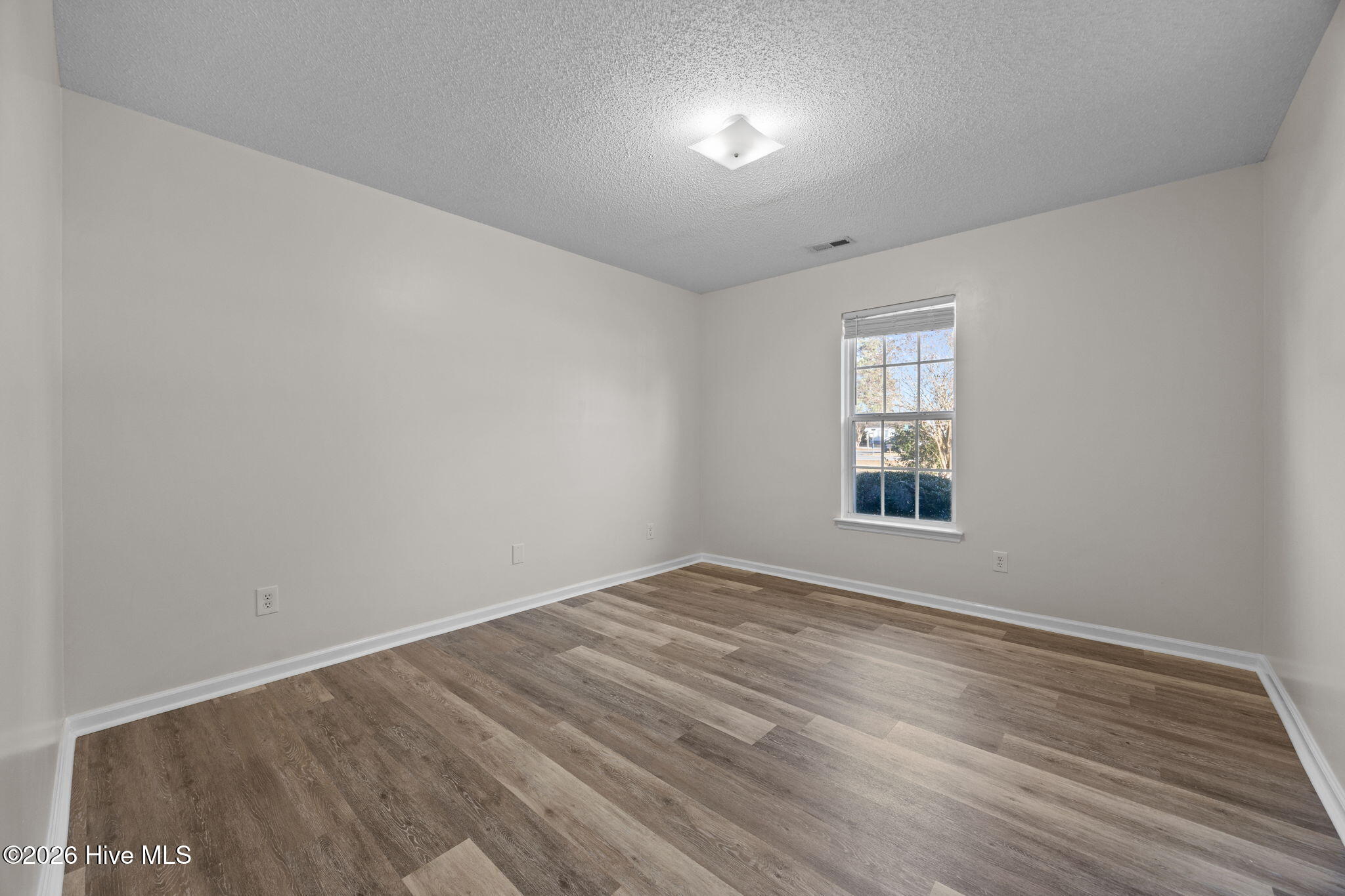 100551295 | Photo 11