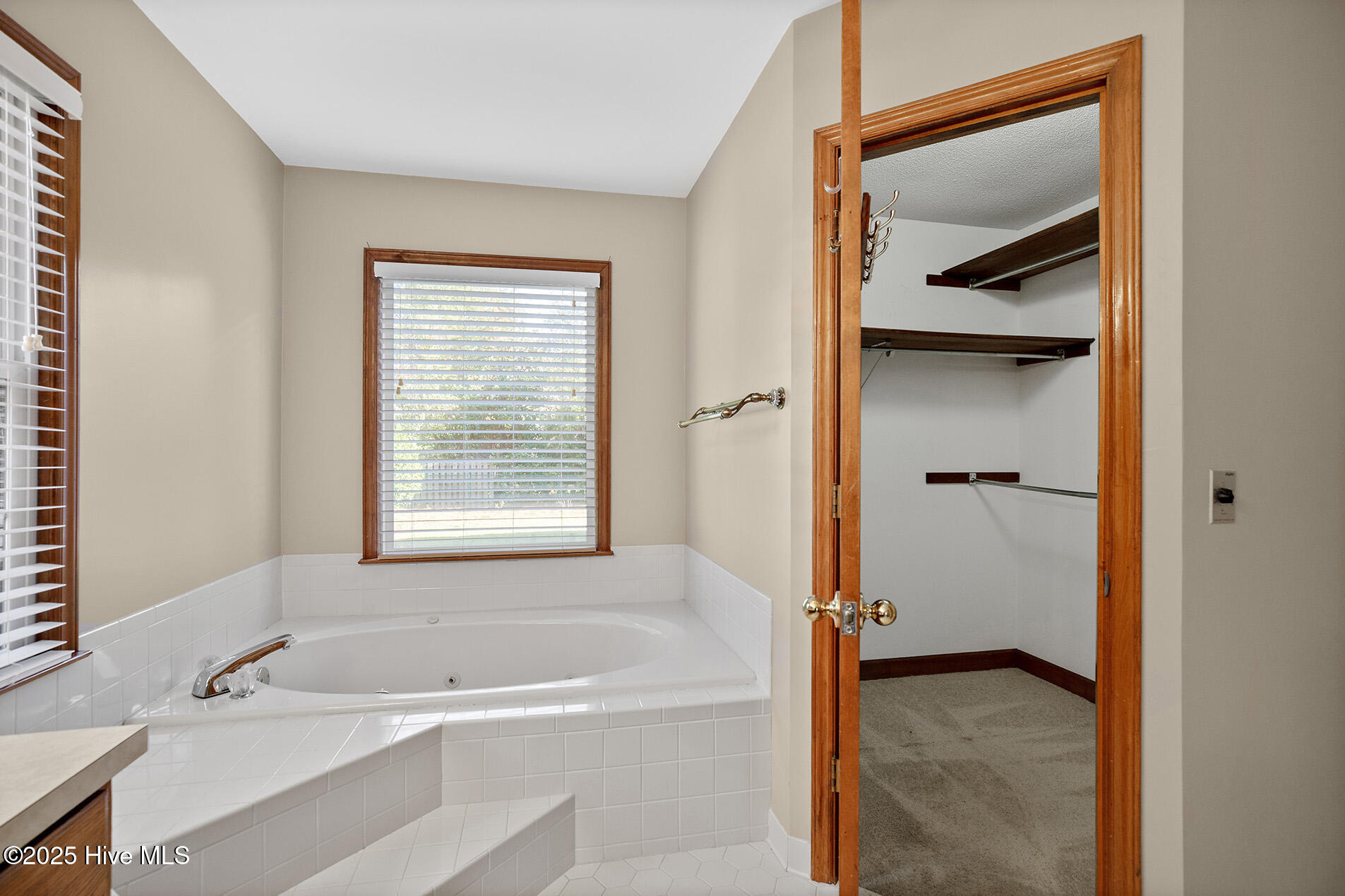 100541648 | Photo 27