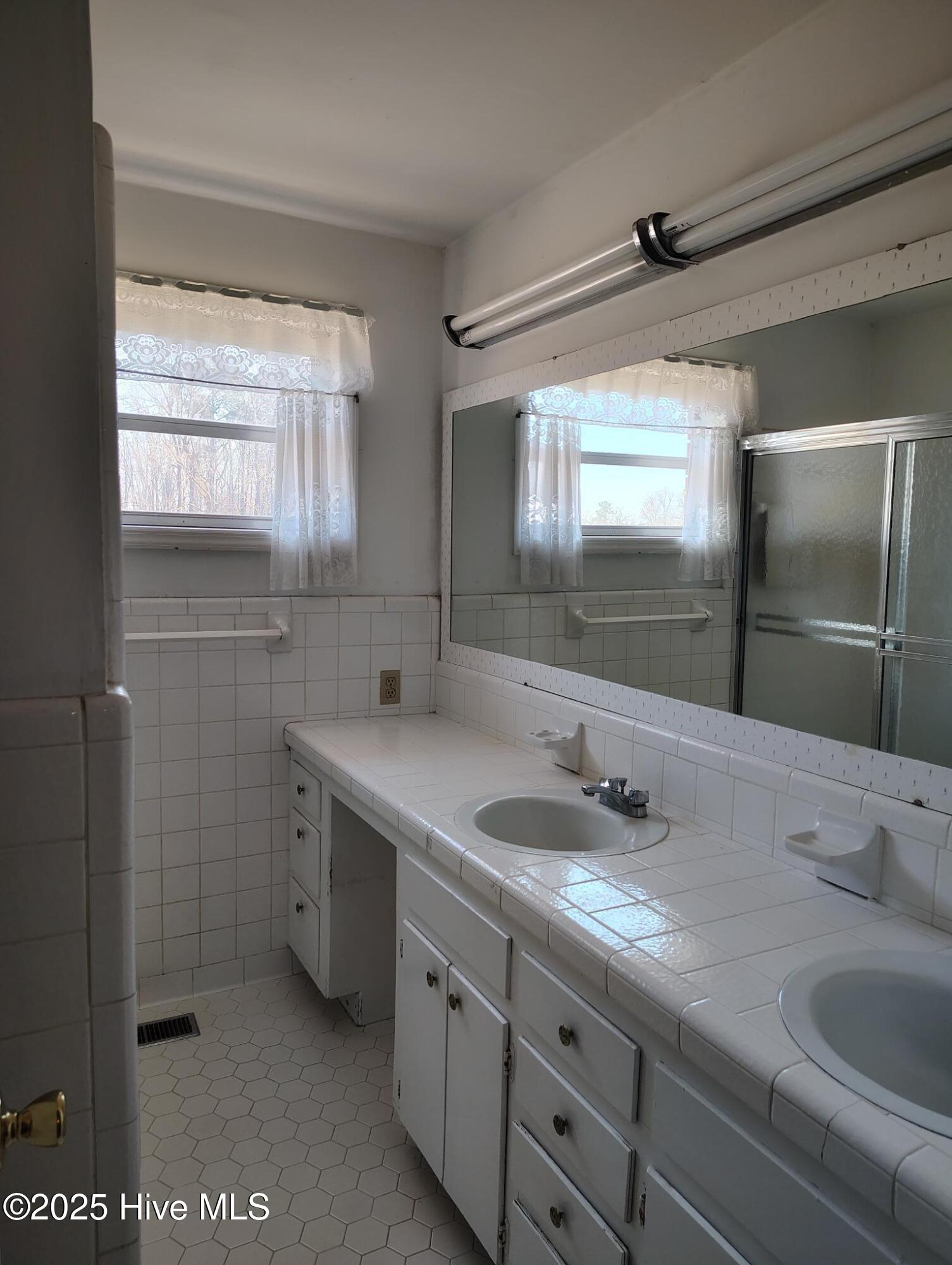 100493528 | Photo 11