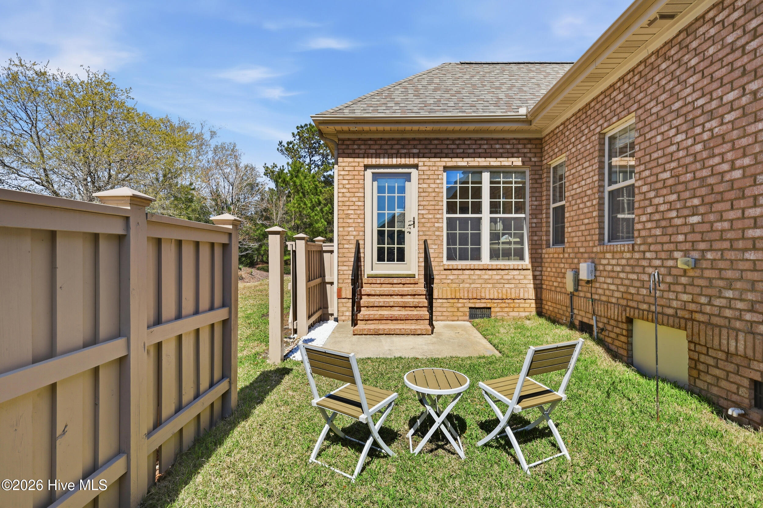 100561183 | Photo 43