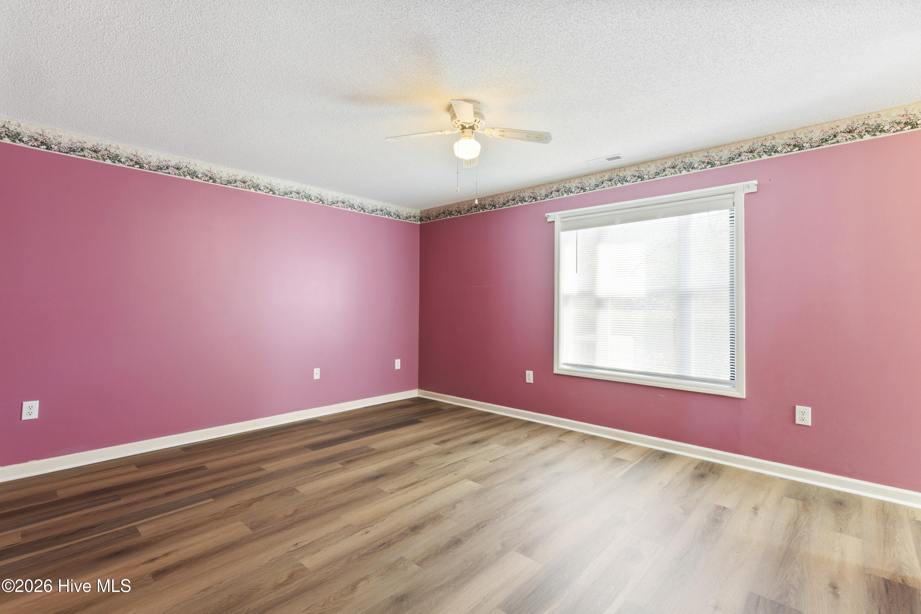 100548408 | Photo 17