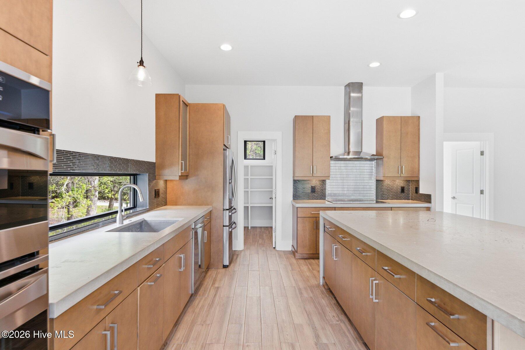 100566694 | Photo 15