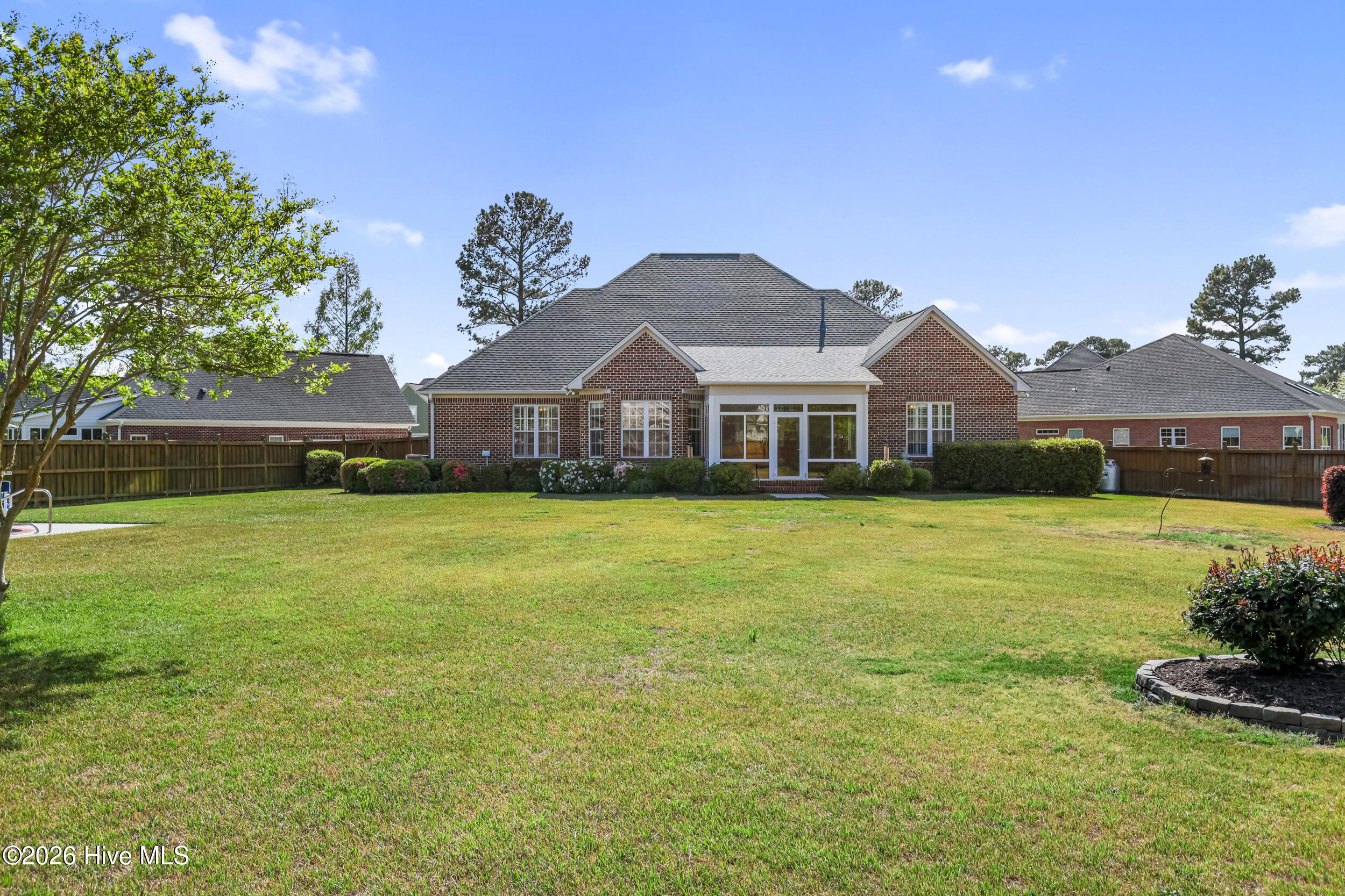 100565285 | Photo 43