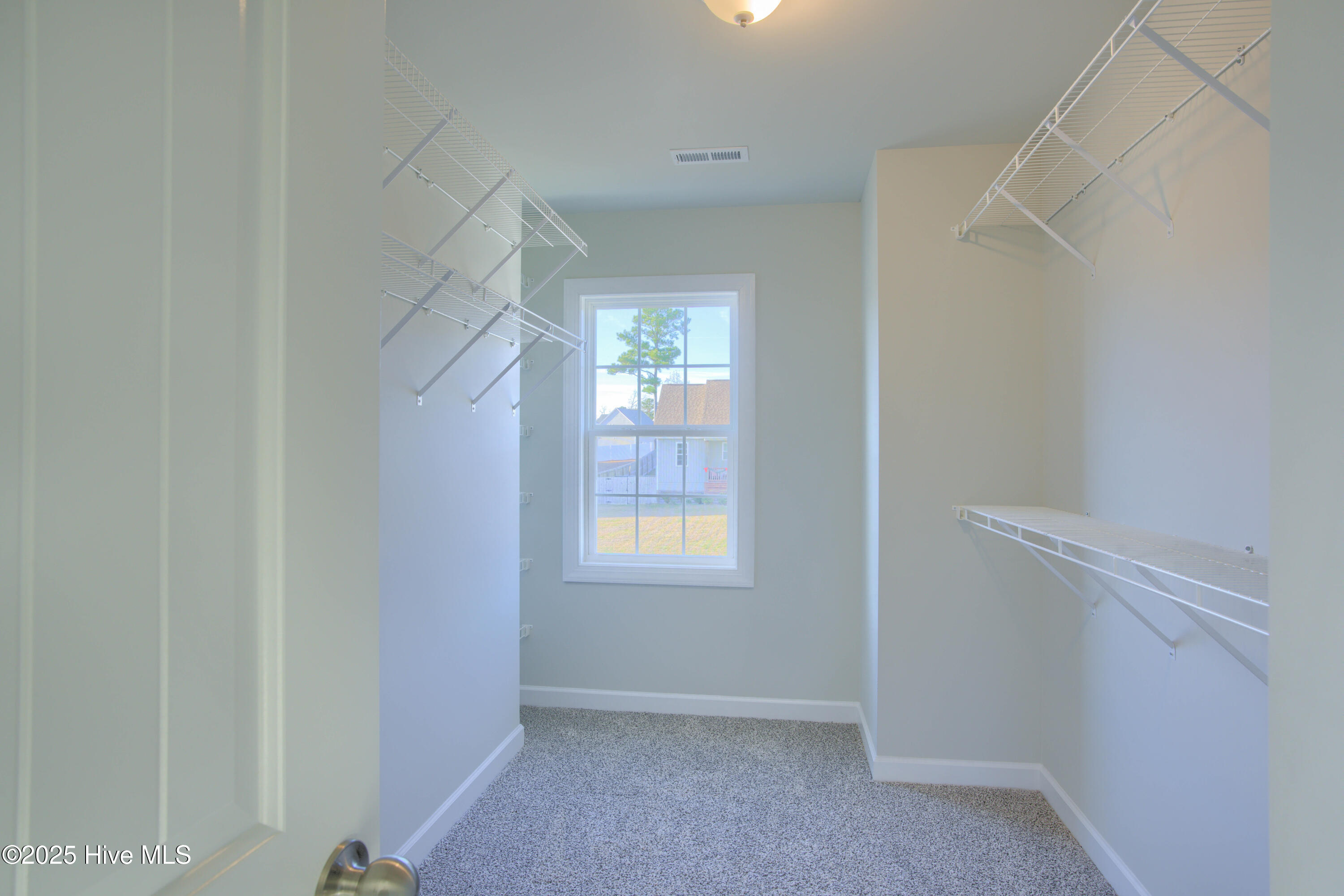 100527048 | Photo 24