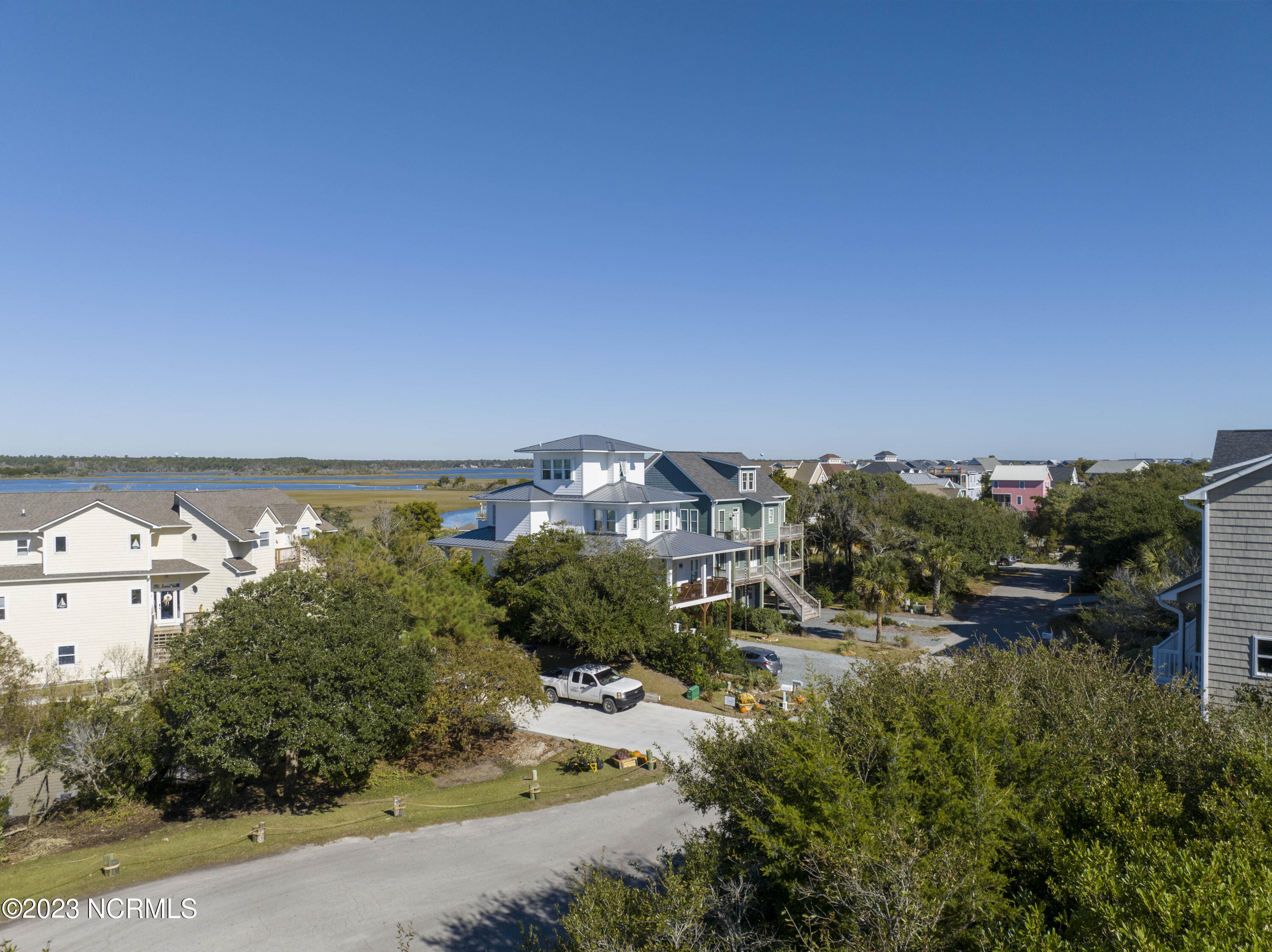 100570104 | Photo 20