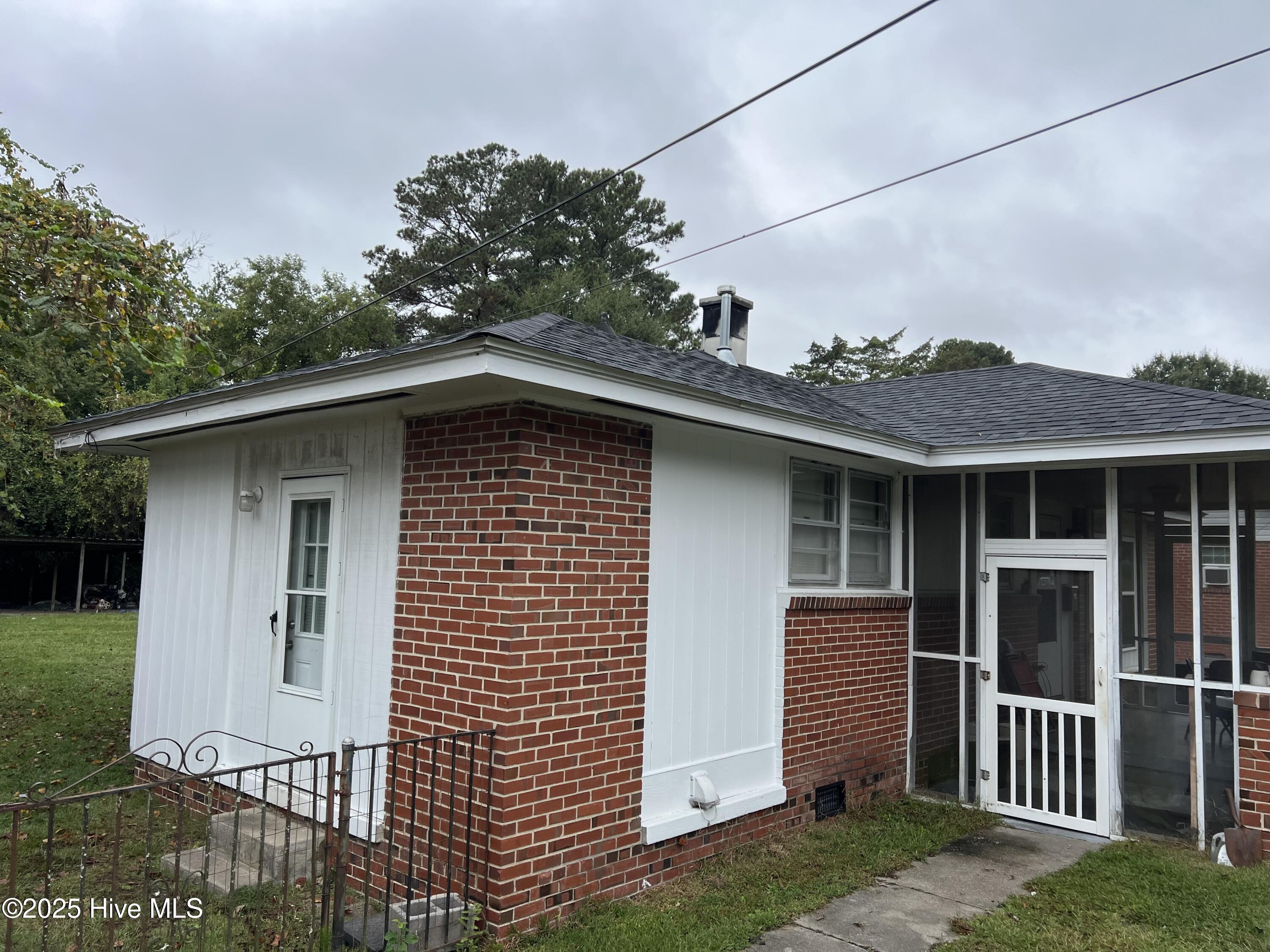 Homes for sale in Kinston, NC | 1210 Ferndale Ln, Kinston, NC 28501 | MLS# 100535752