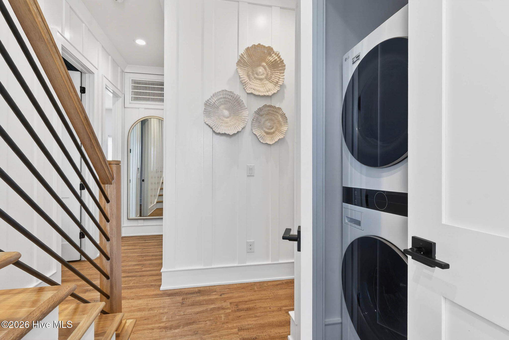 100565153 | Photo 33