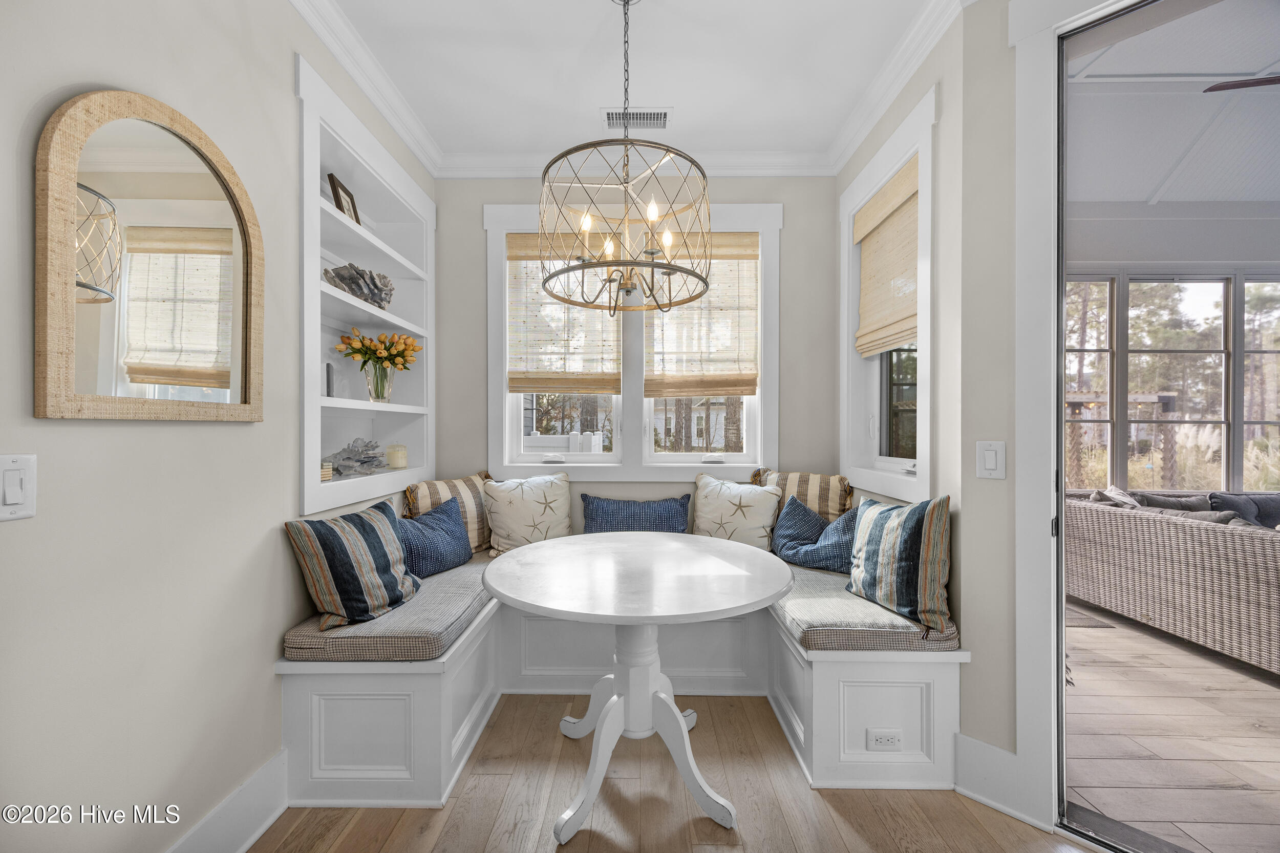 100527990 | Photo 35