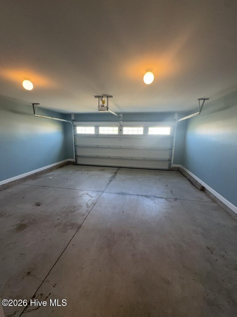 100563176 | Photo 30