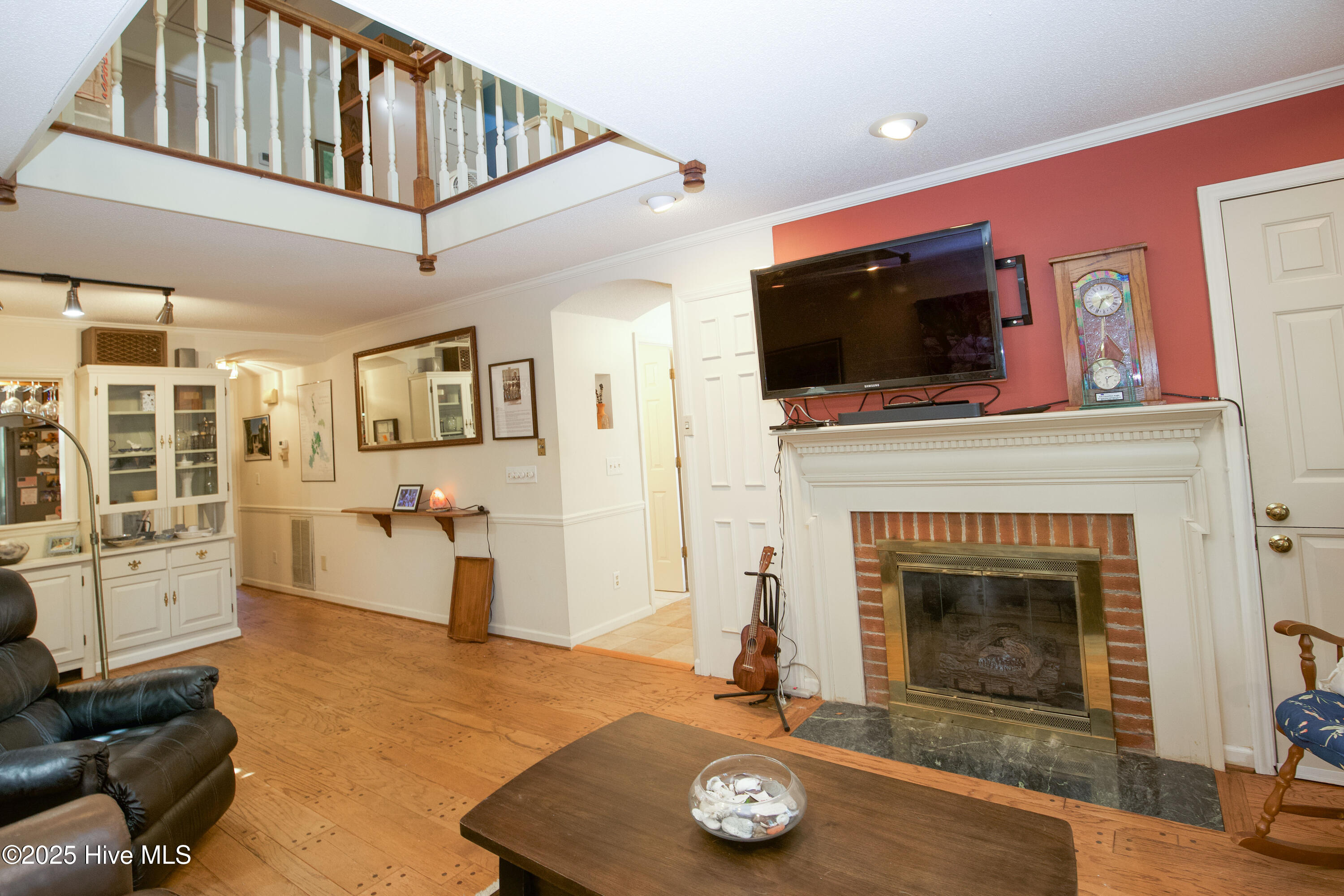 259 E New York Ave-8