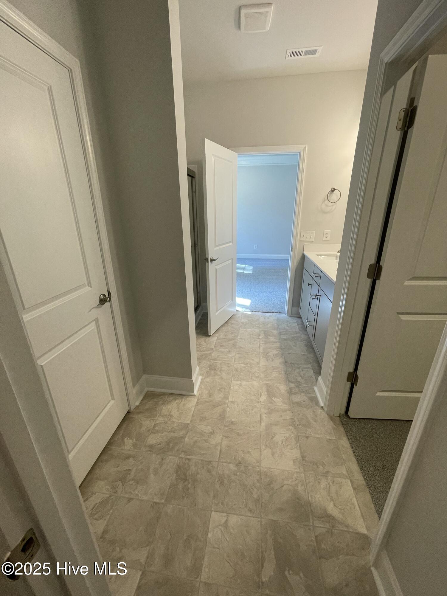 100522611 | Photo 53