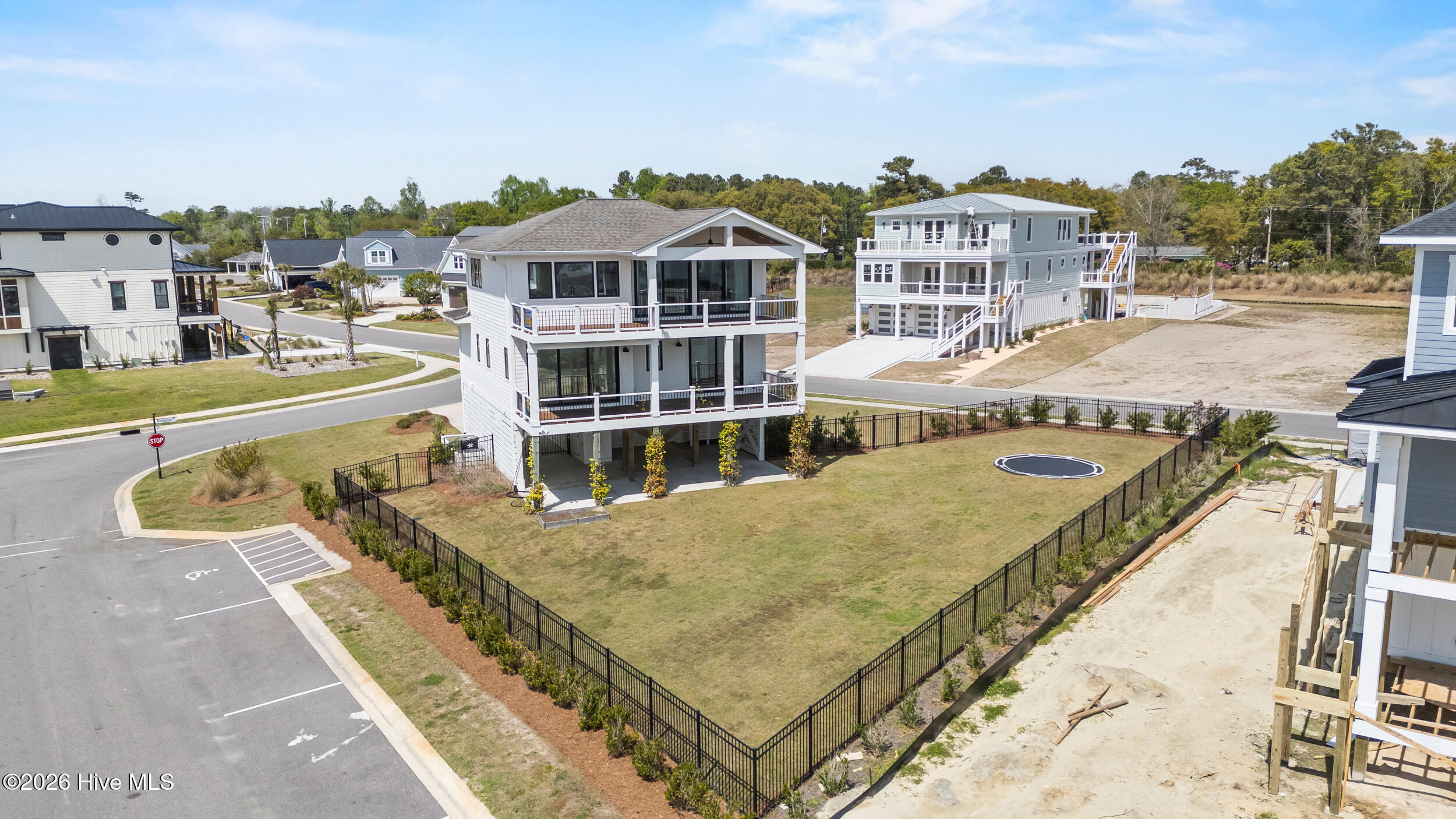 100551268 | Photo 61