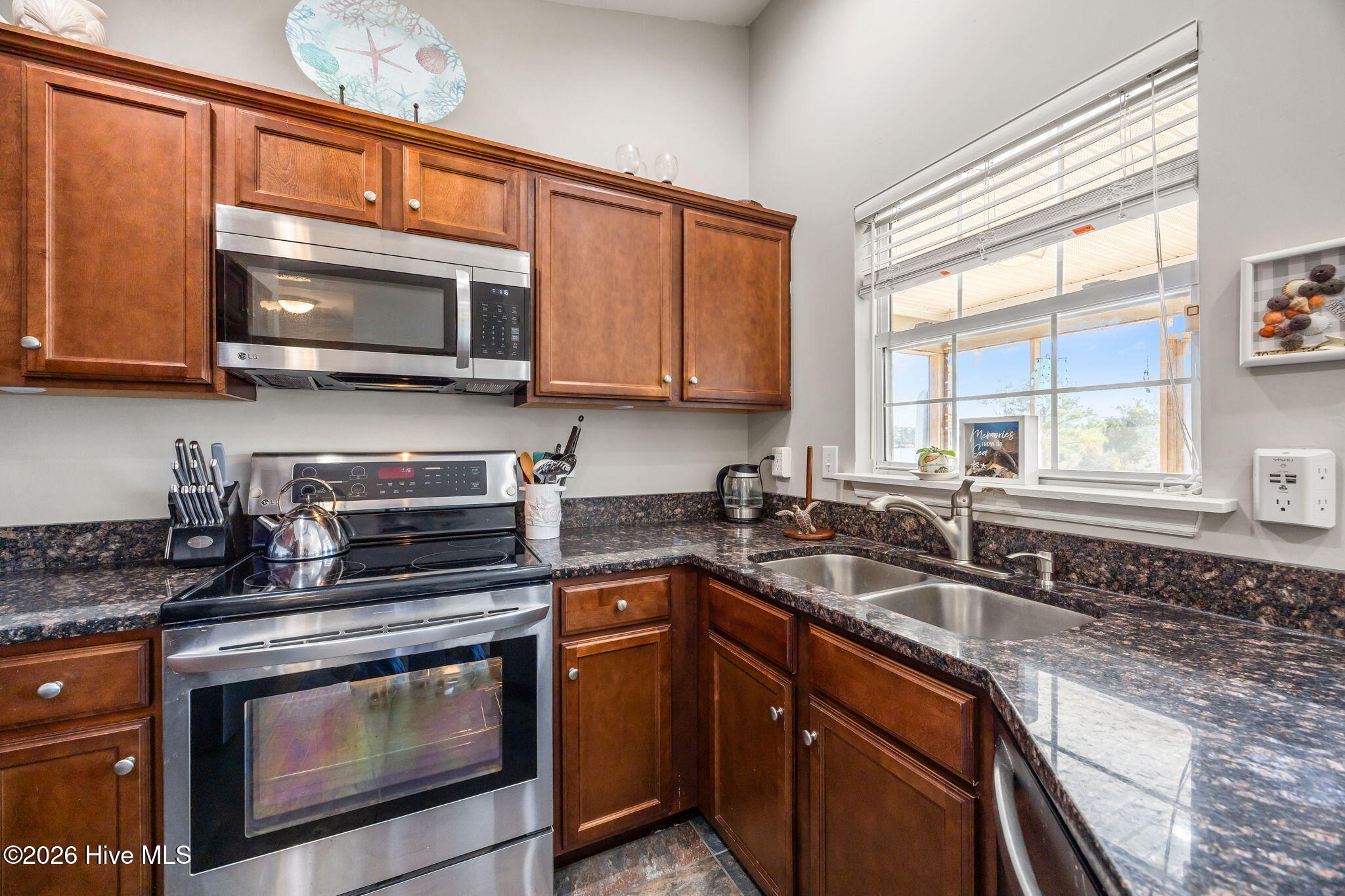 100559515 | Photo 13