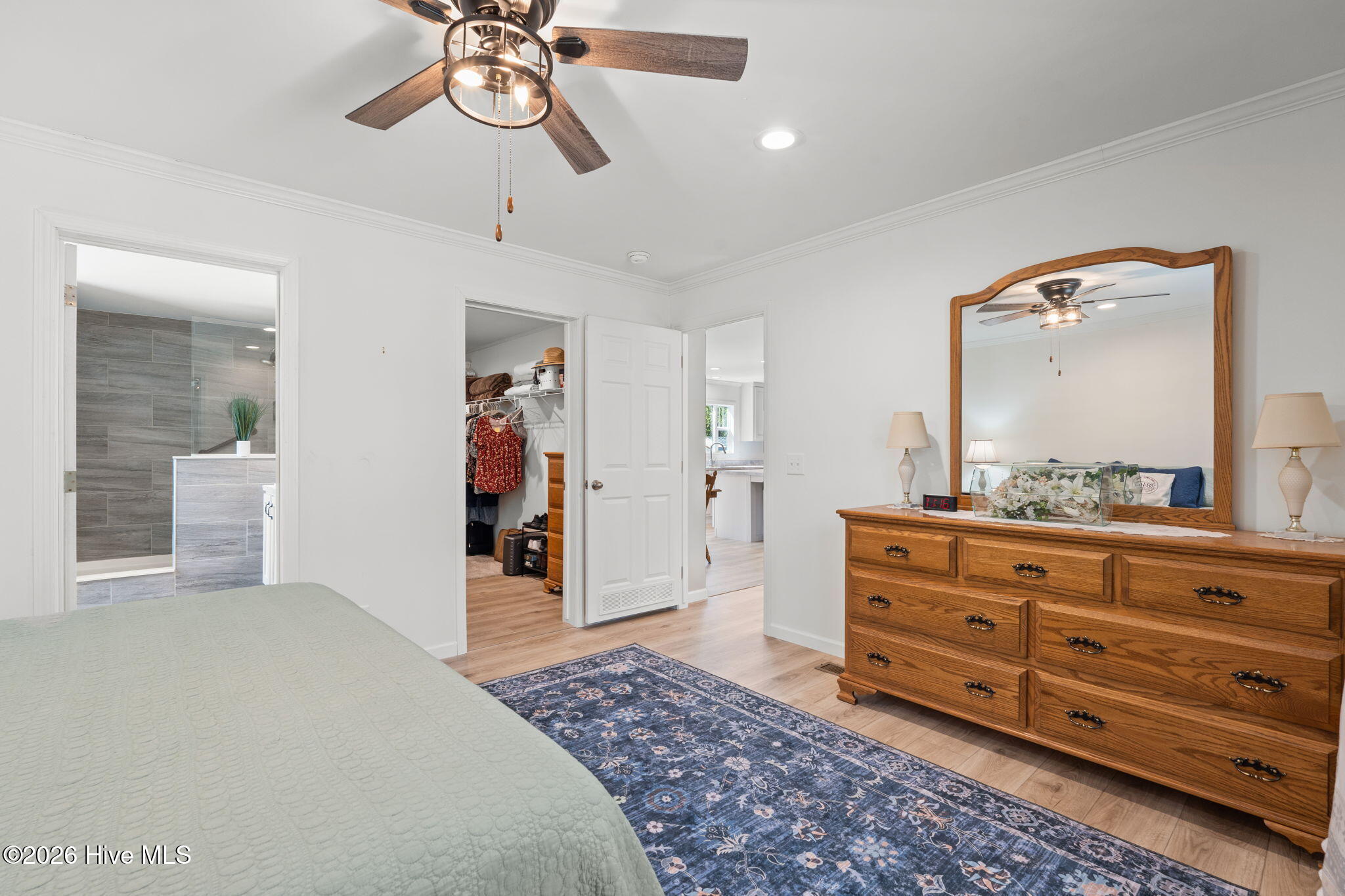 100567868 | Photo 13