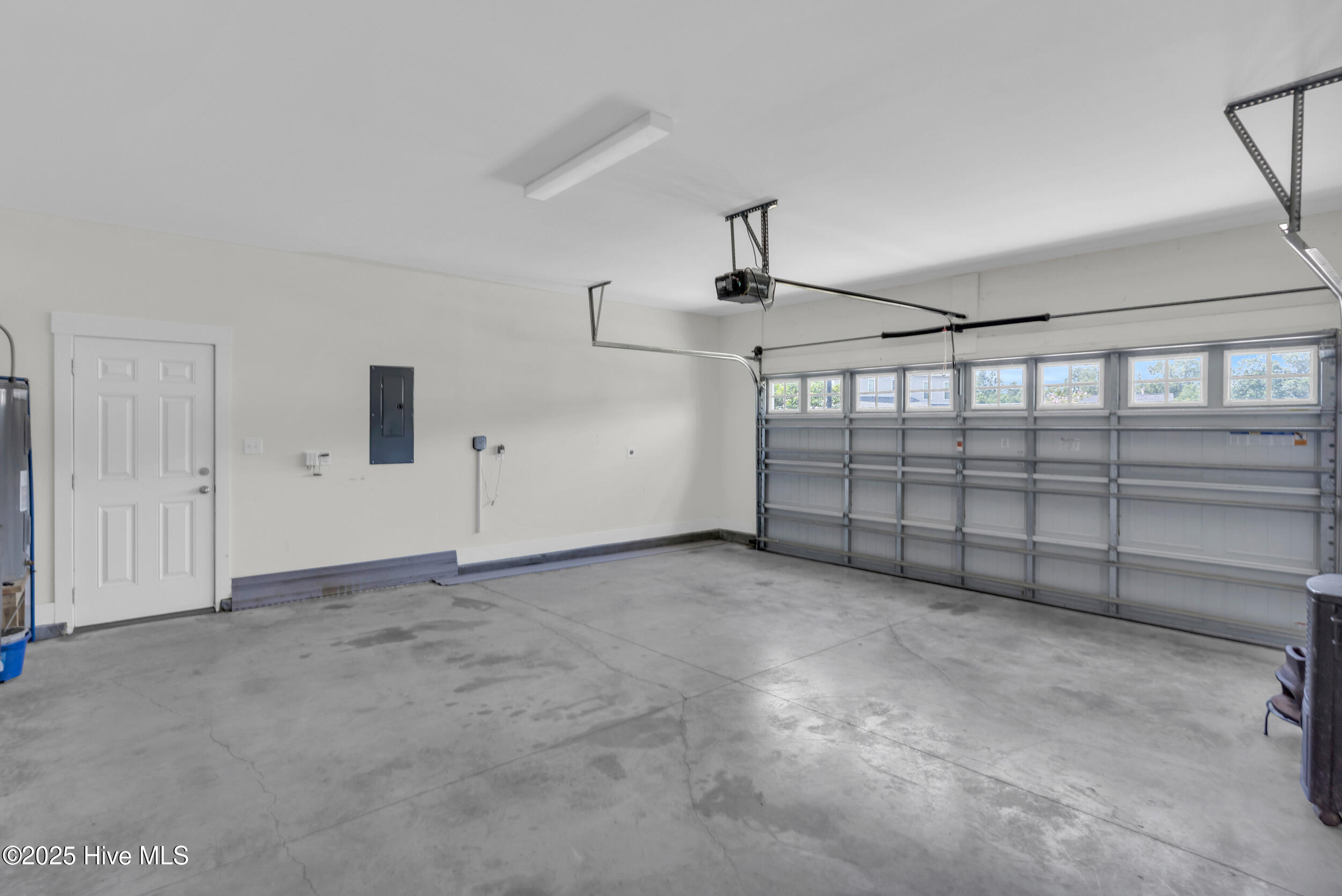 100526373 | Photo 25