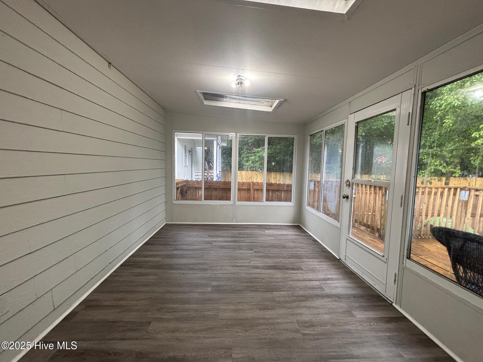 100517025 | Photo 15