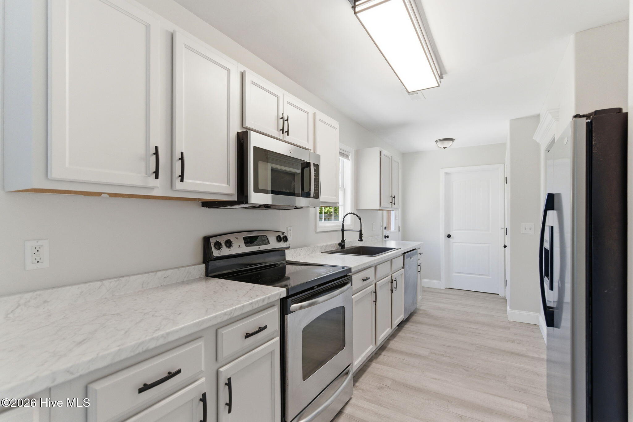 100570118 | Photo 13