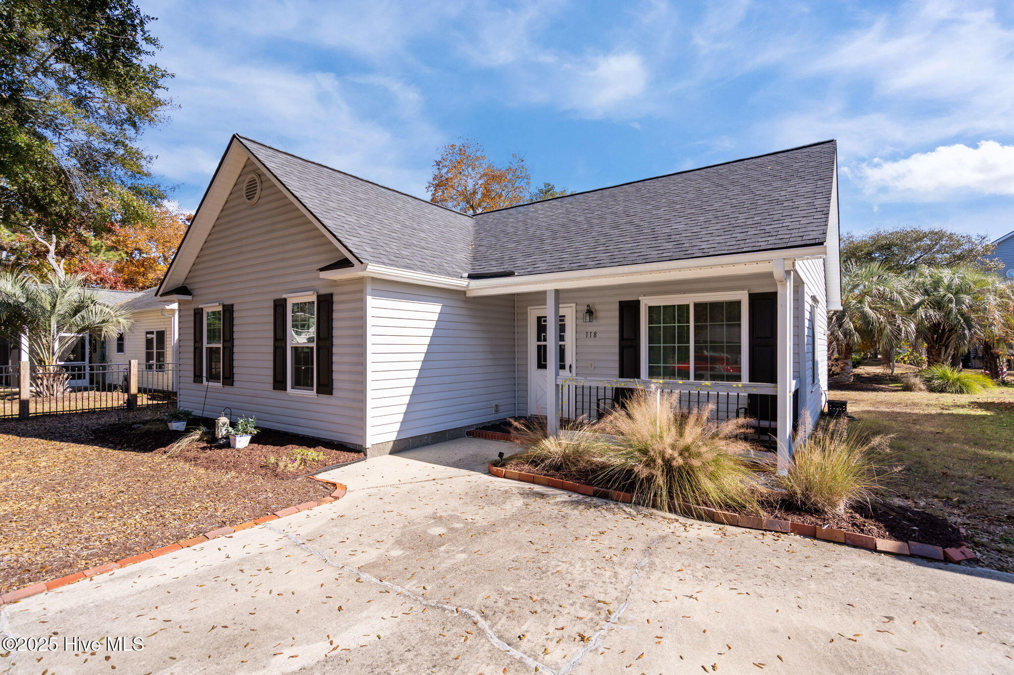 118 NE 31st Street, Oak Island, NC 28465 – photo 6: 5-web-or-mls-DSC02732