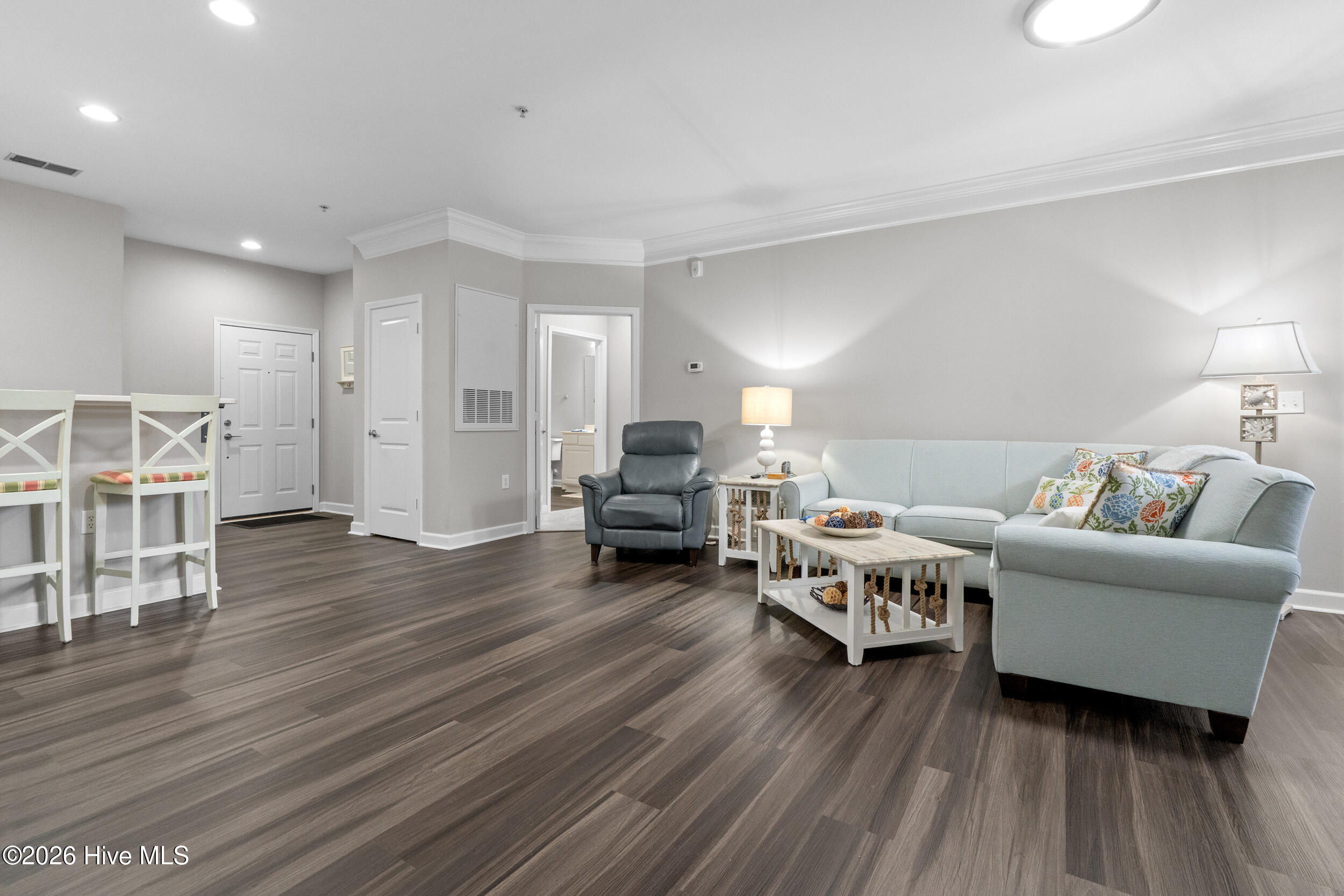 100556041 | Photo 14