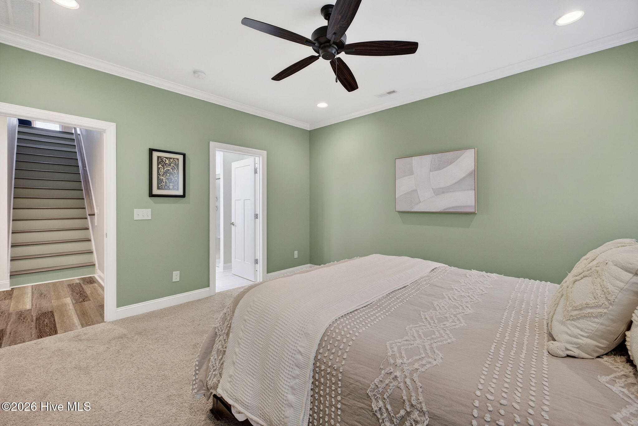 100557170 | Photo 36