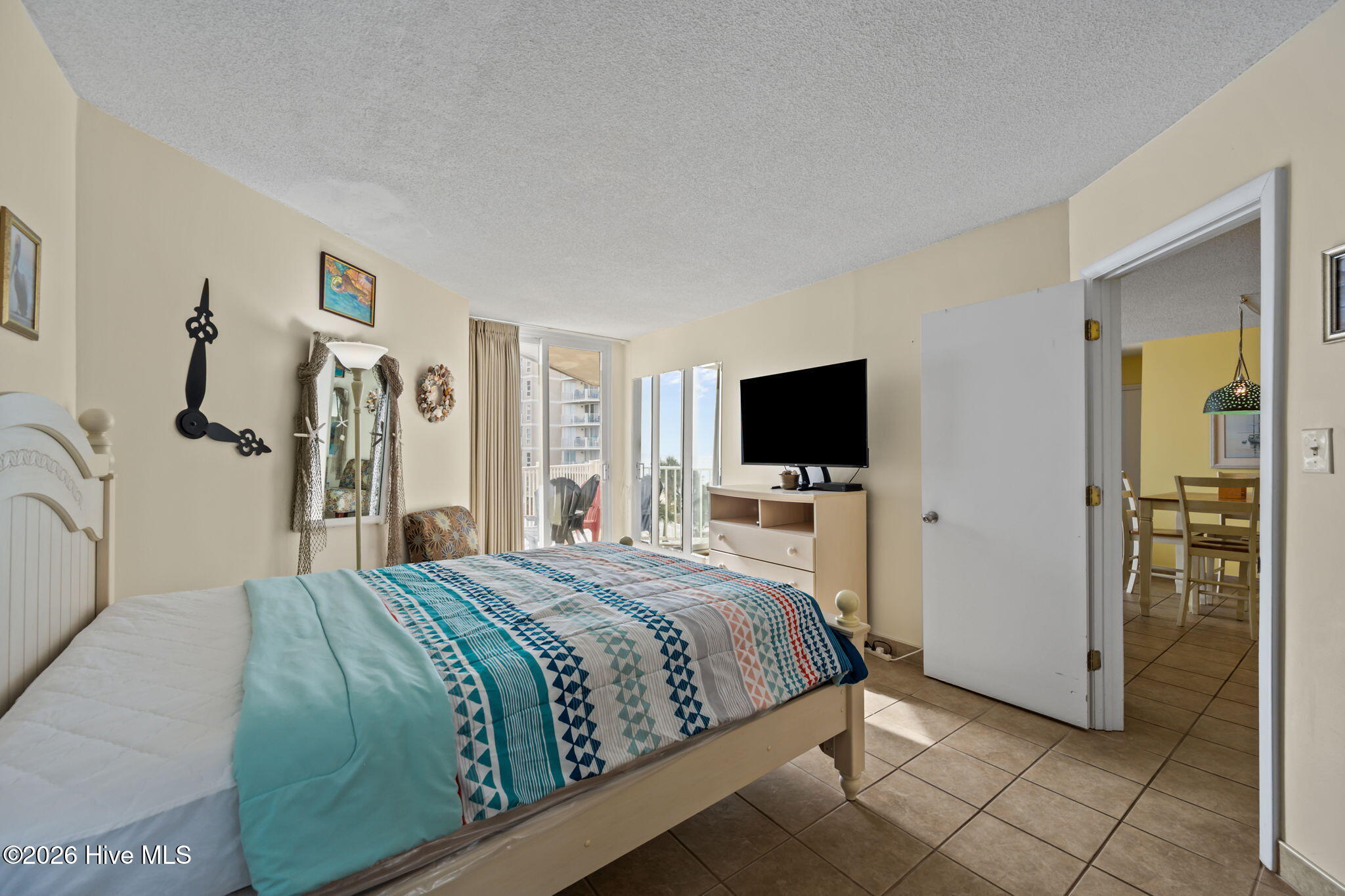 100552737 | Photo 21