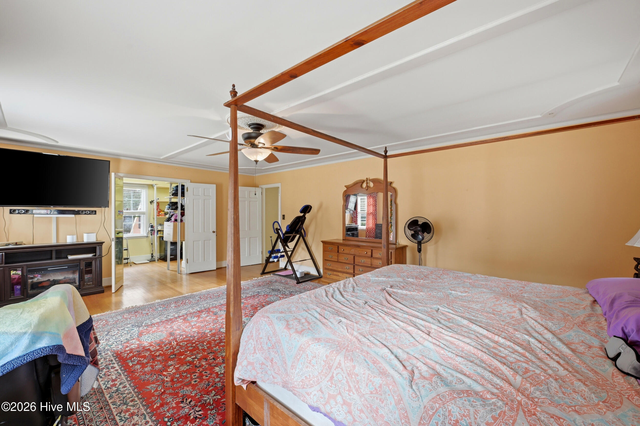 100560095 | Photo 23