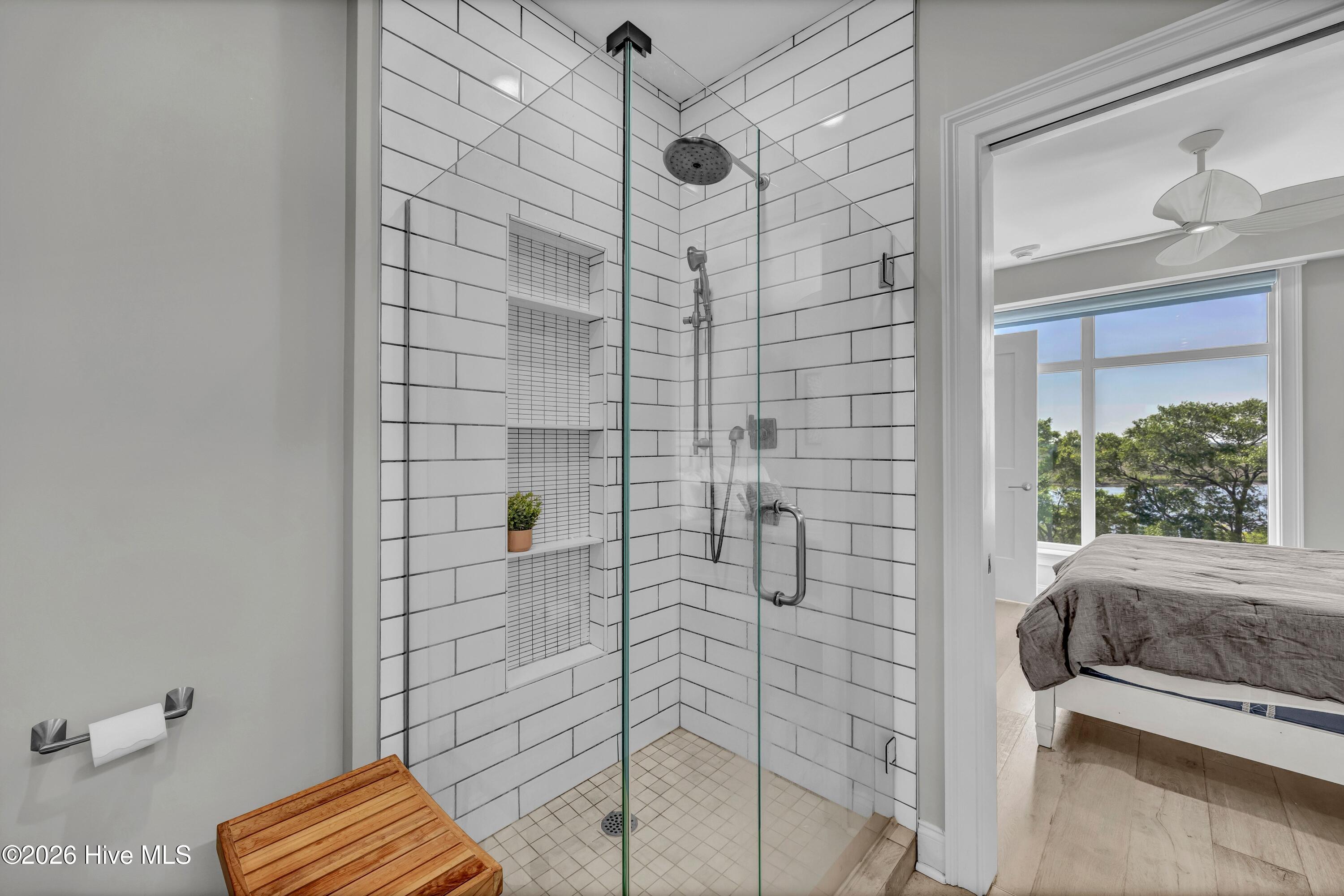 100567765 | Photo 22