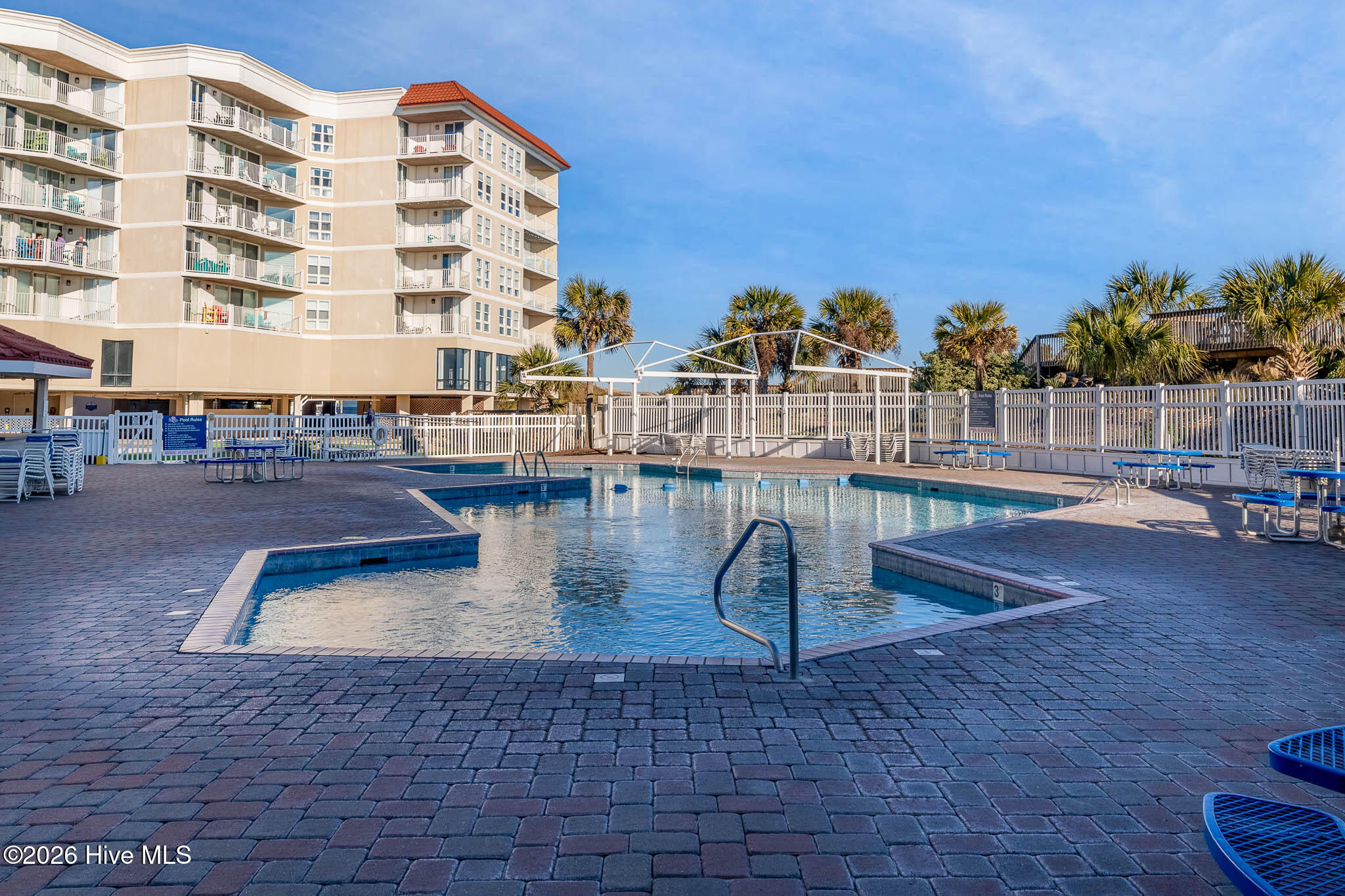 100567274 | Photo 24