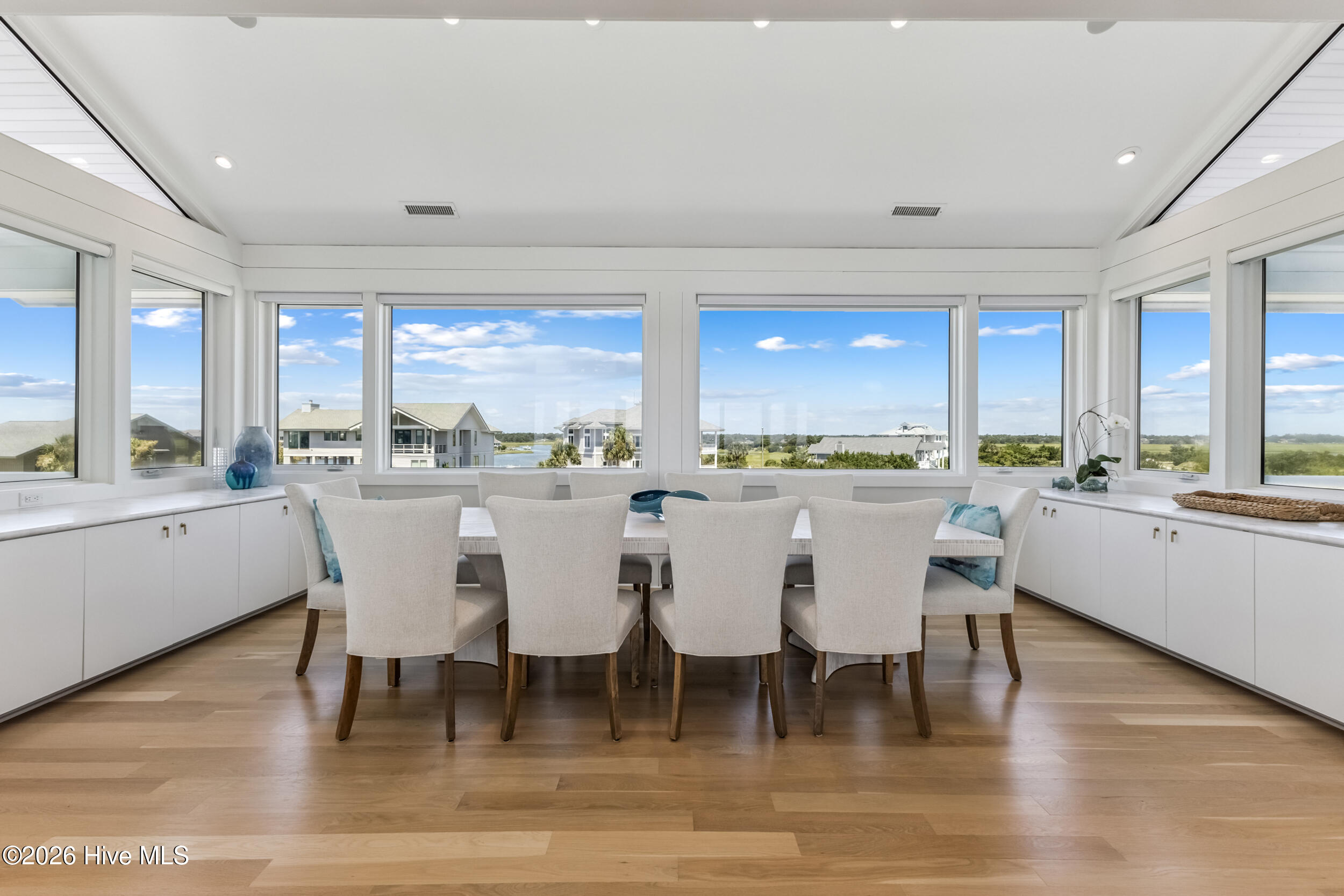 100560711 | Photo 21