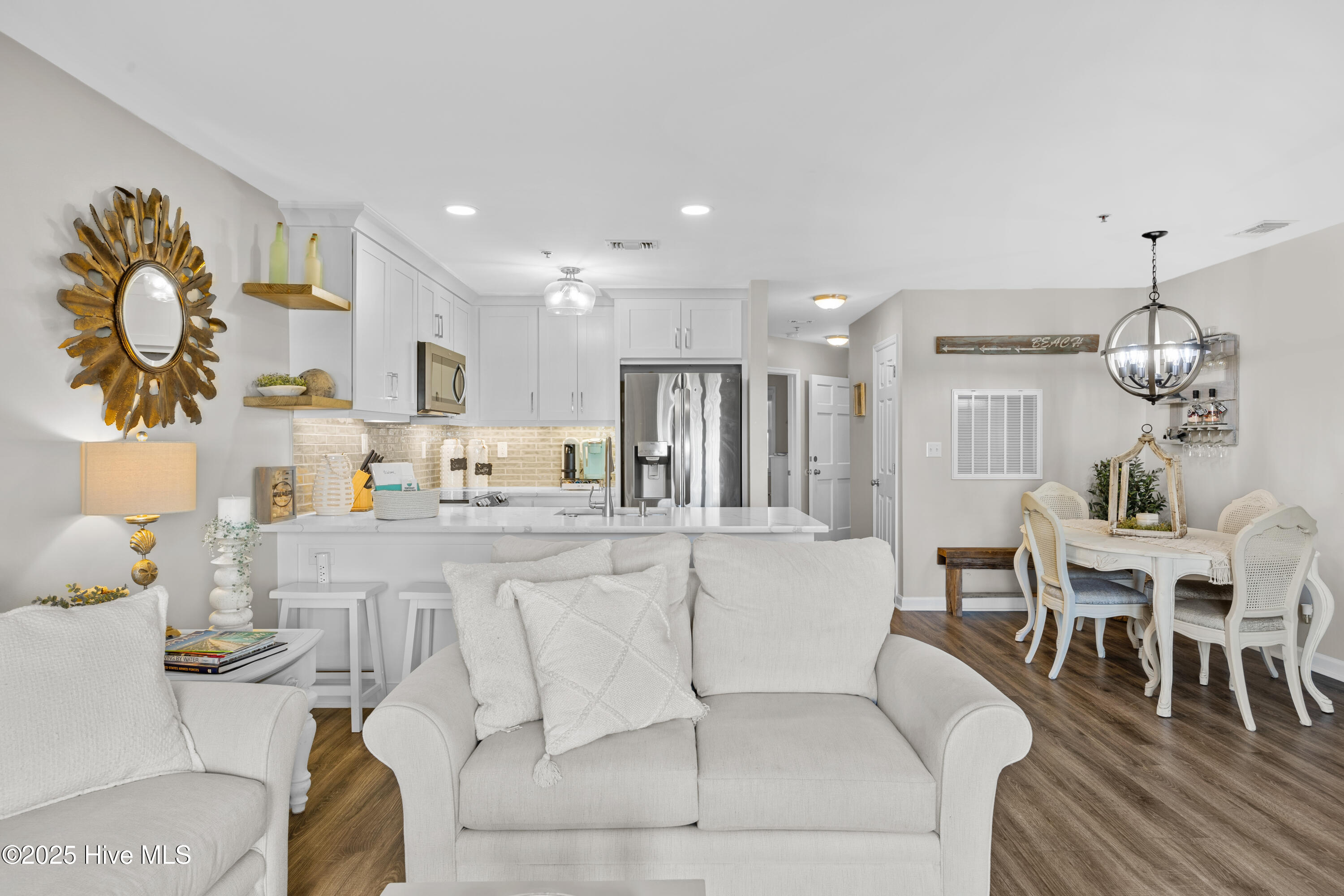 100530467 | Photo 17