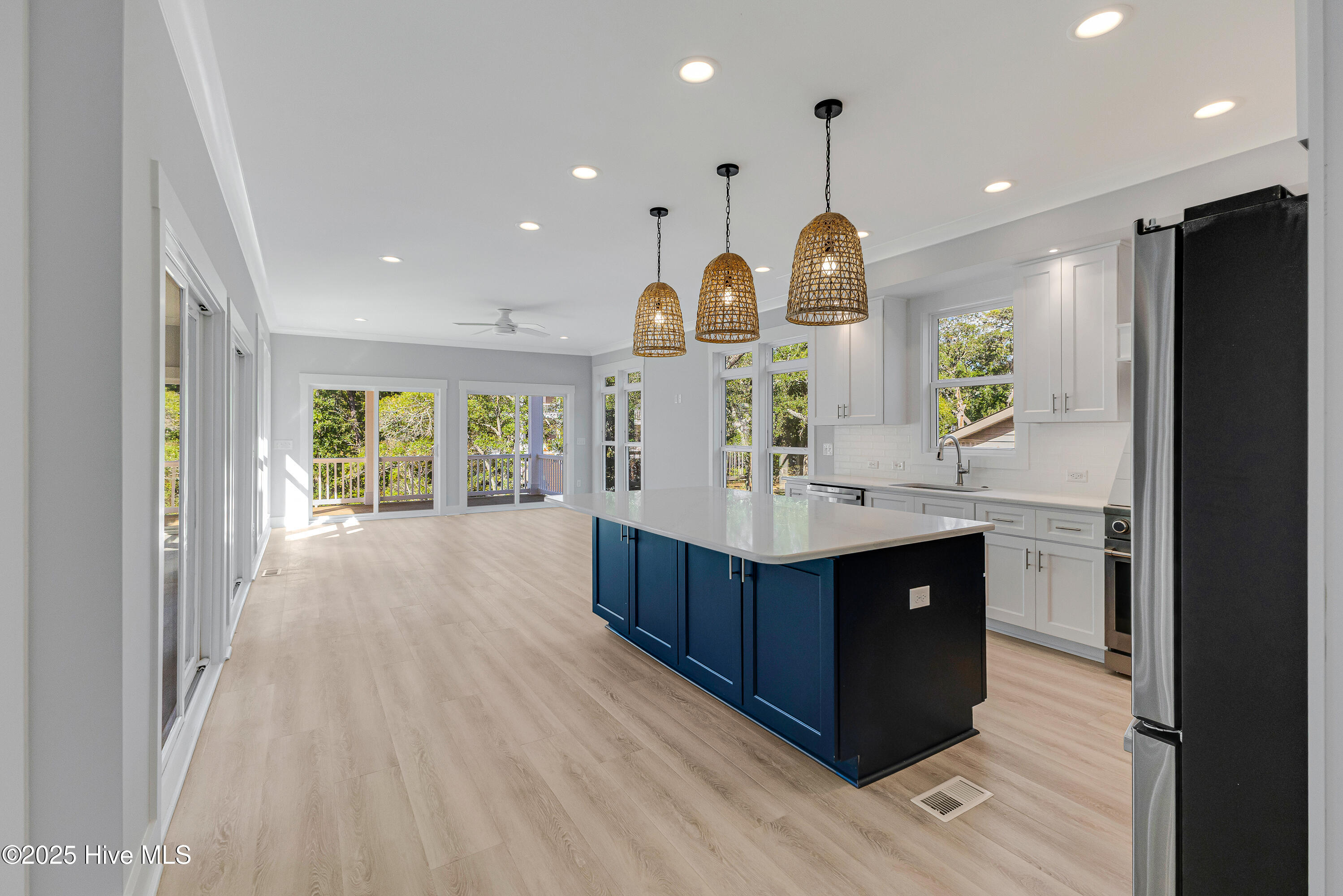 100535613 | Photo 11