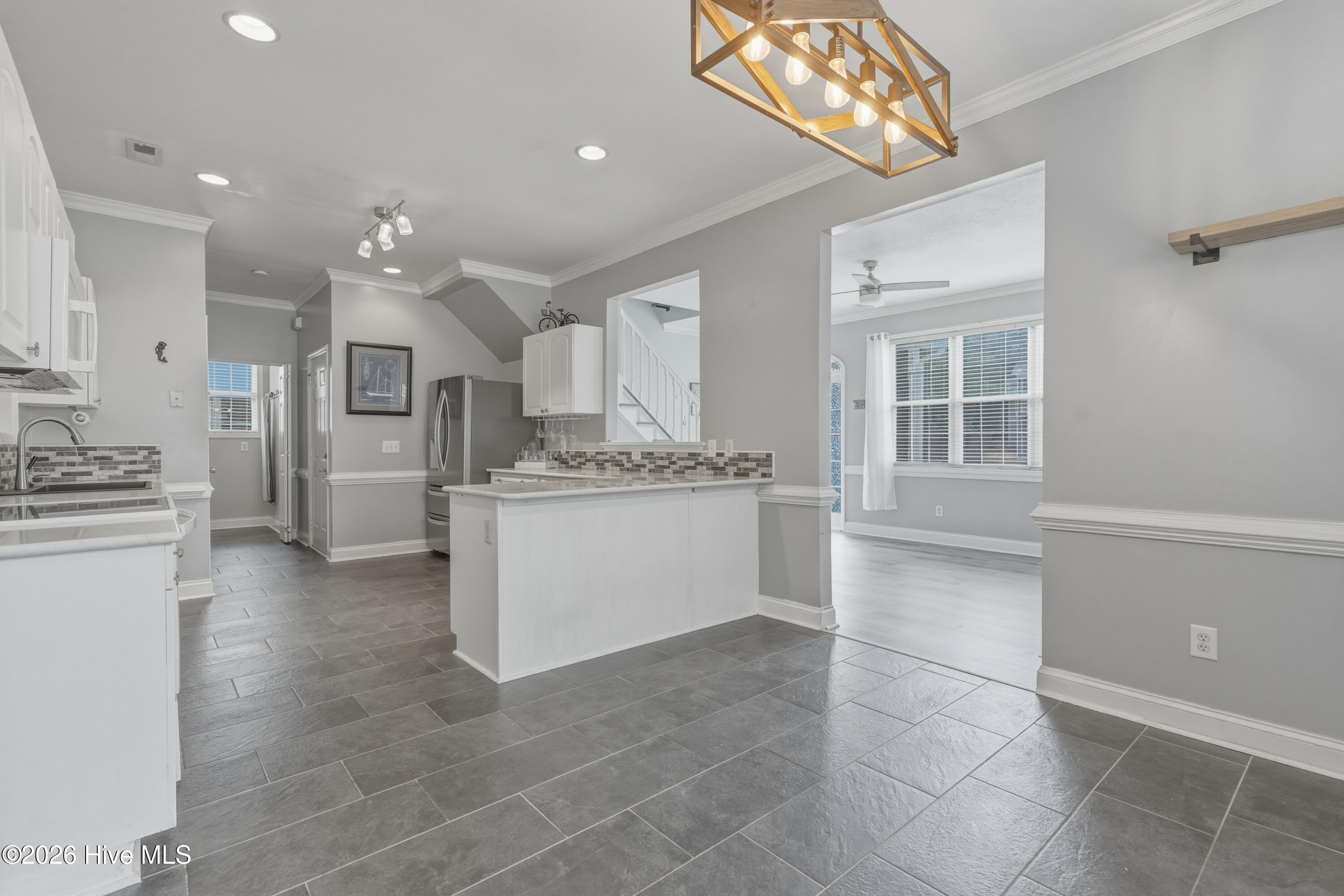 100546381 | Photo 49