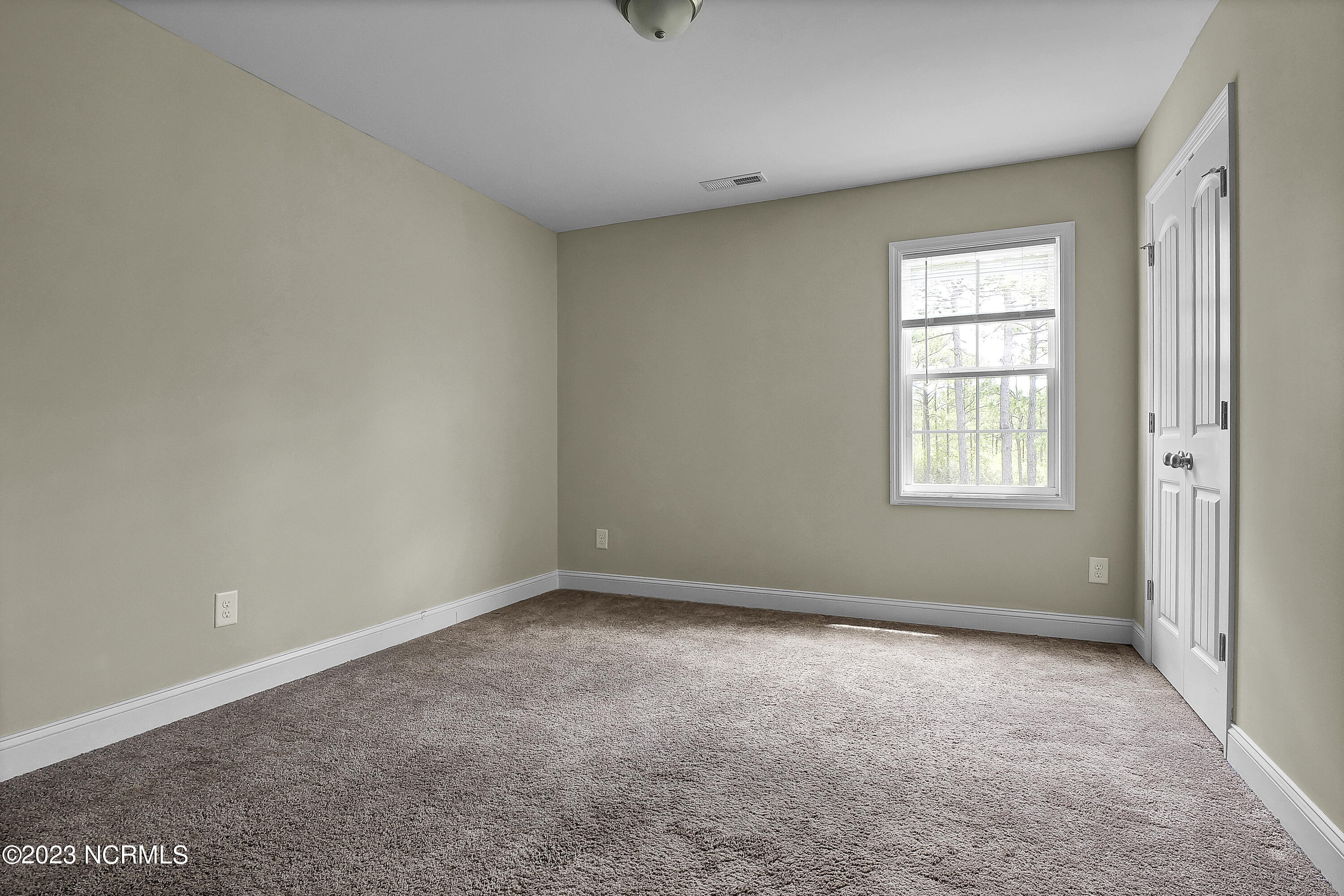 100565122 | Photo 10