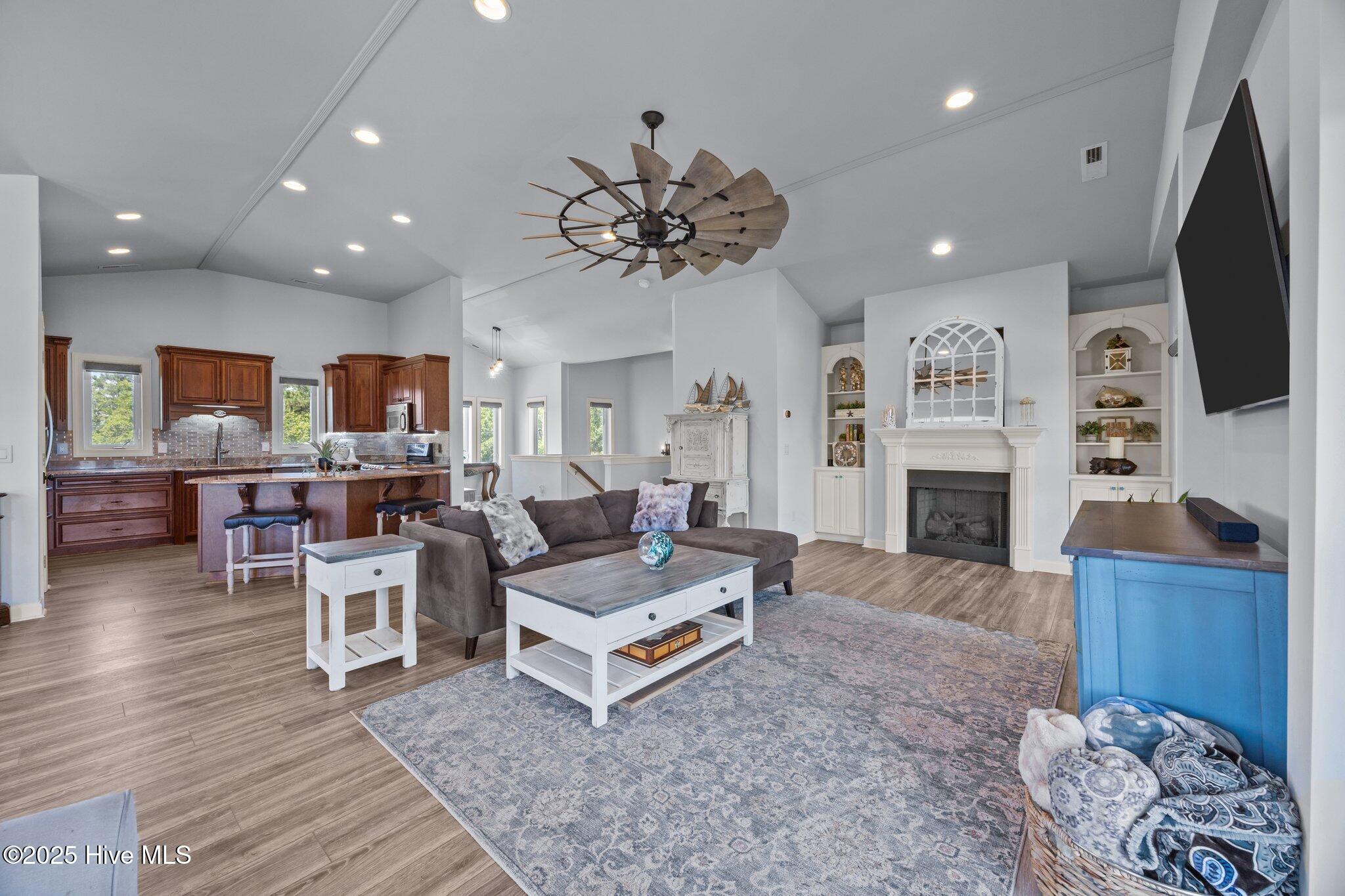 100517402 | Photo 36