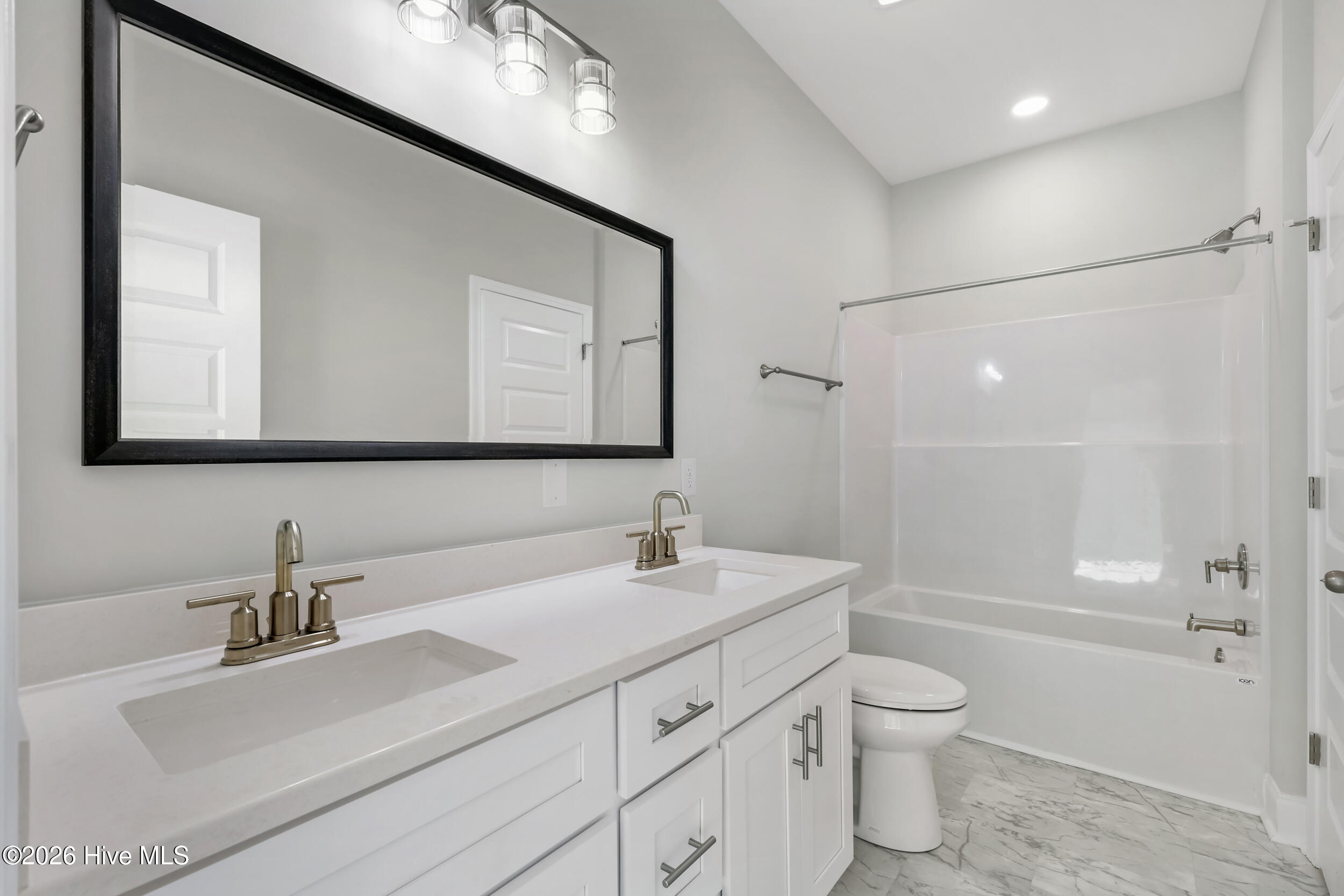 100558641 | Photo 15