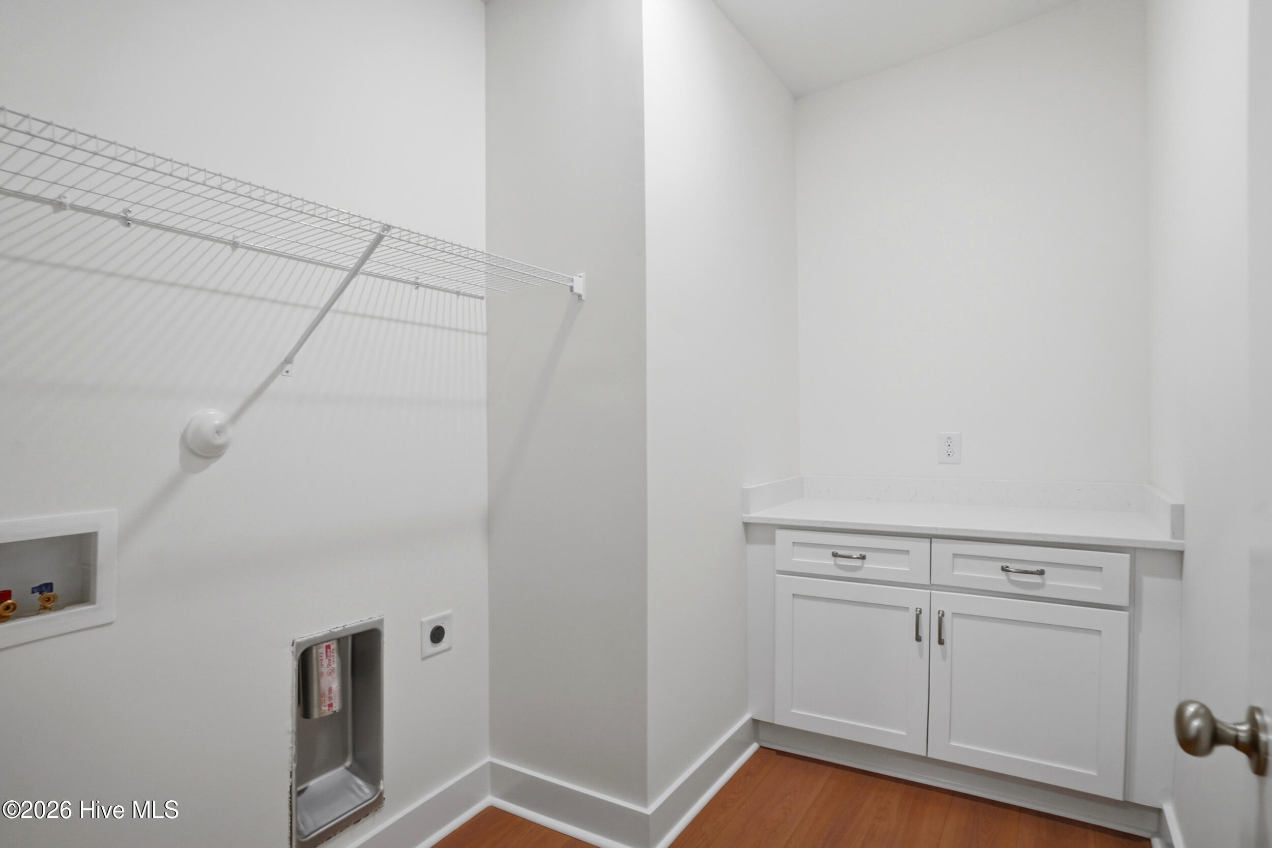 100556928 | Photo 35