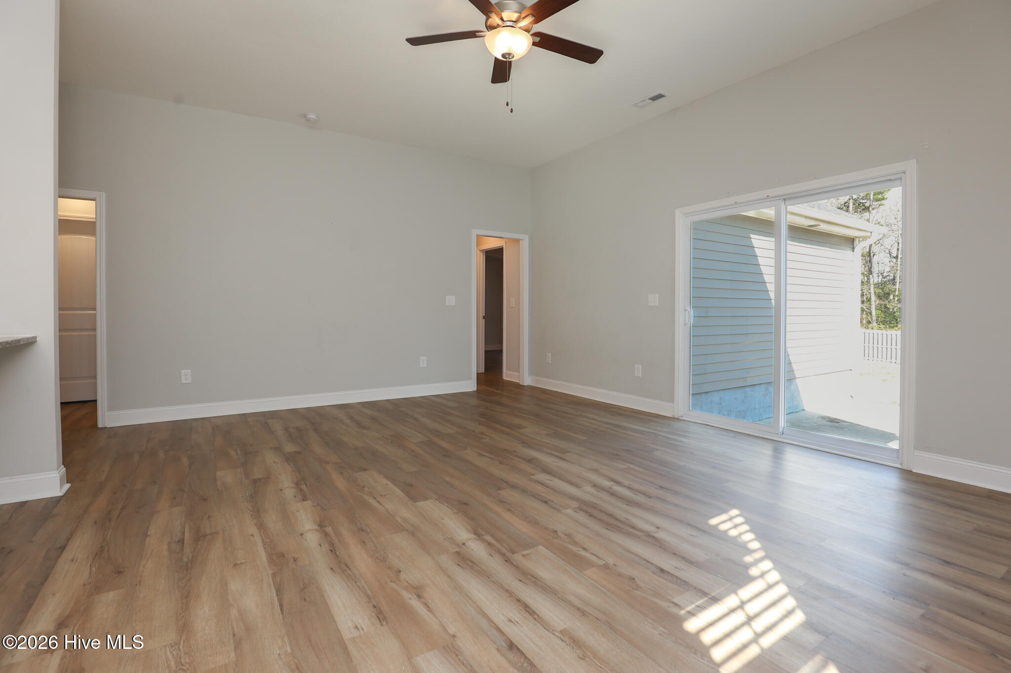 100559393 | Photo 13