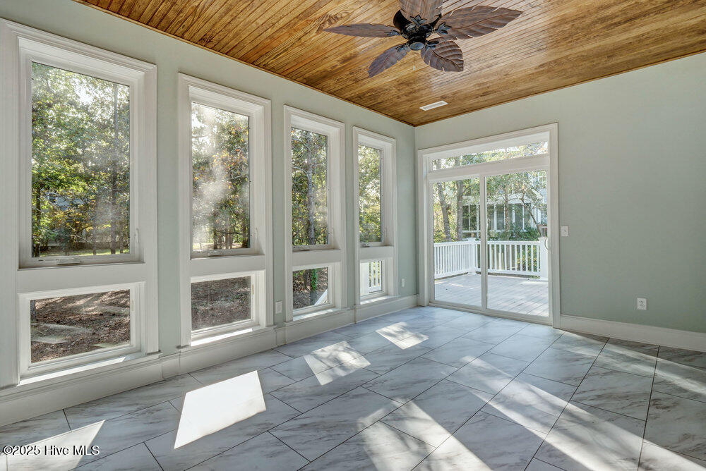 100533564 | Photo 32