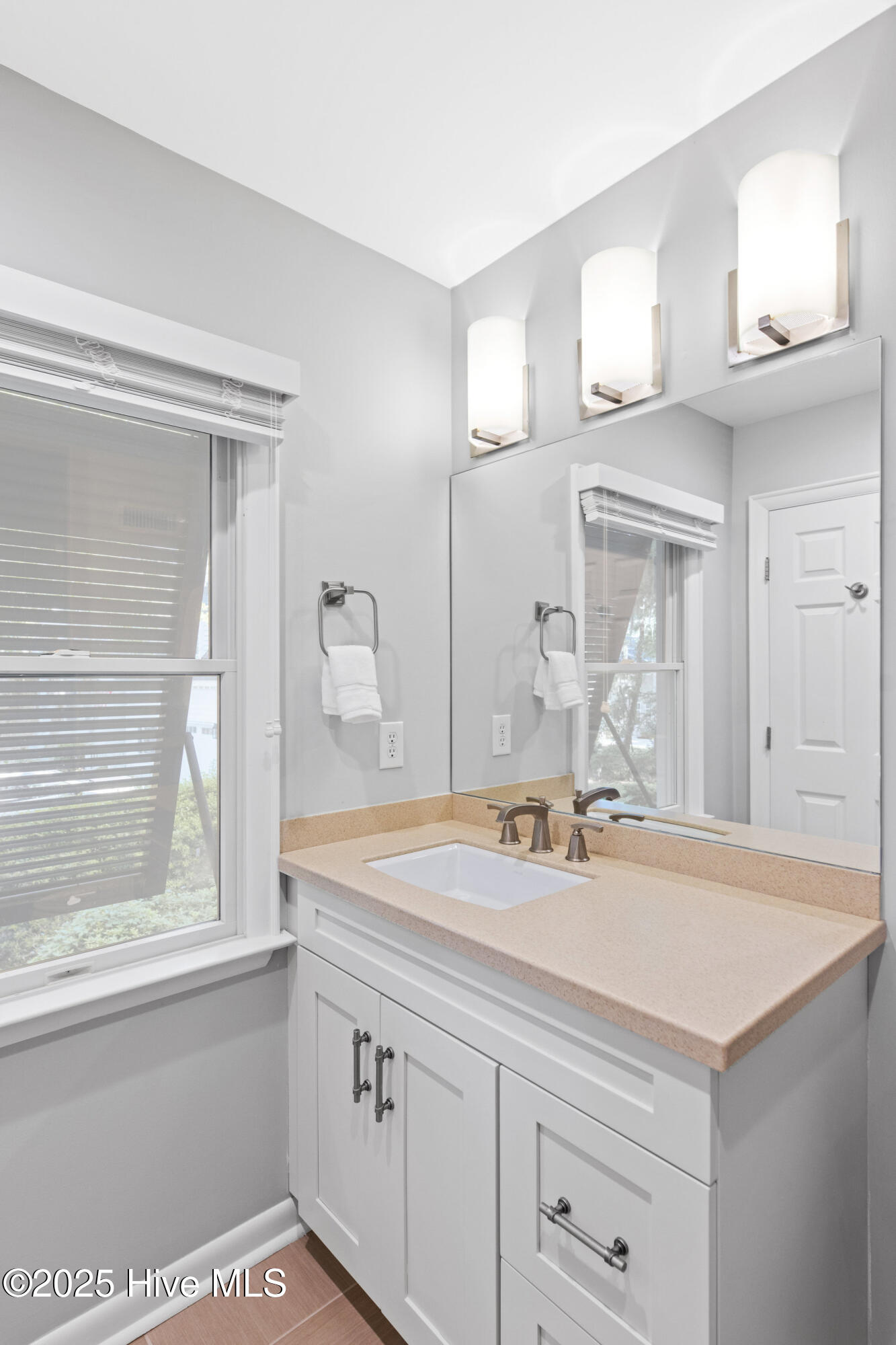 100555228 | Photo 40