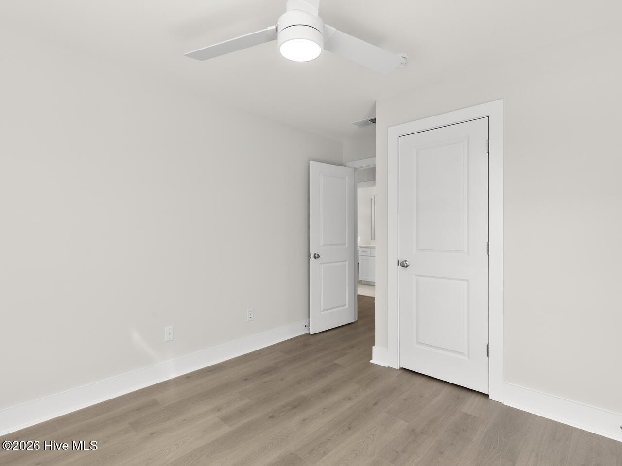 100532361 | Photo 25