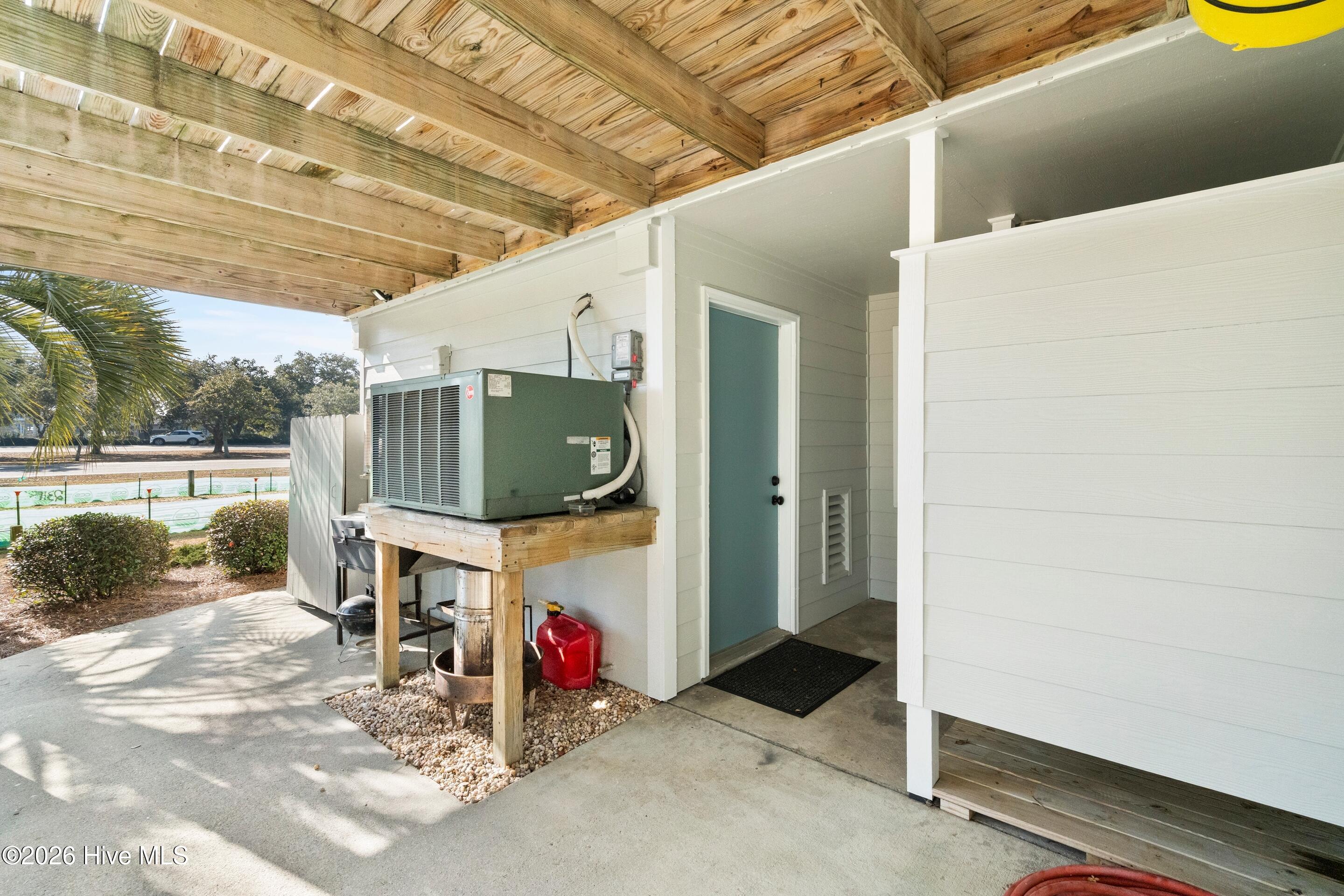 100548419 | Photo 45