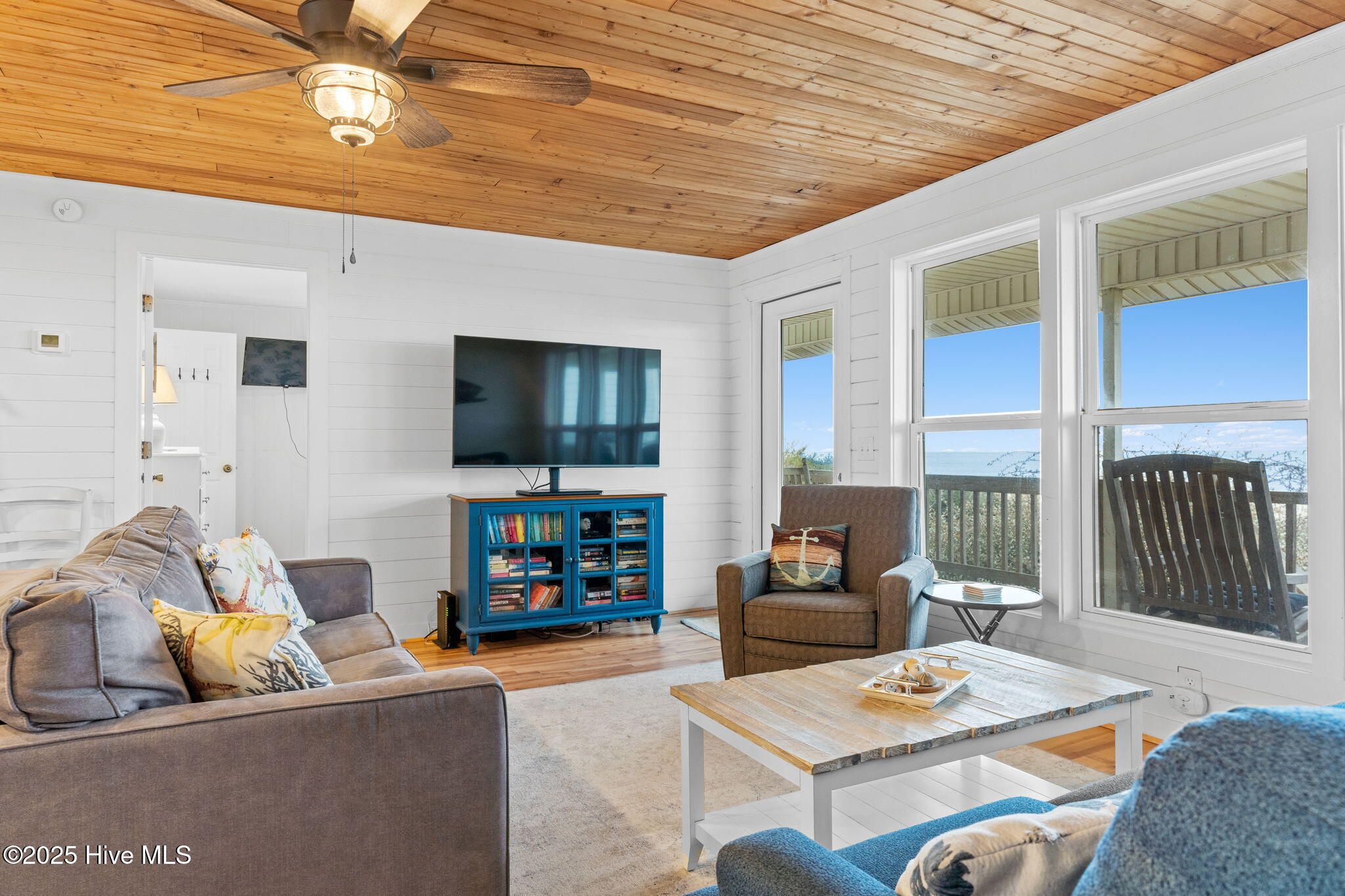 100544843 | Photo 13