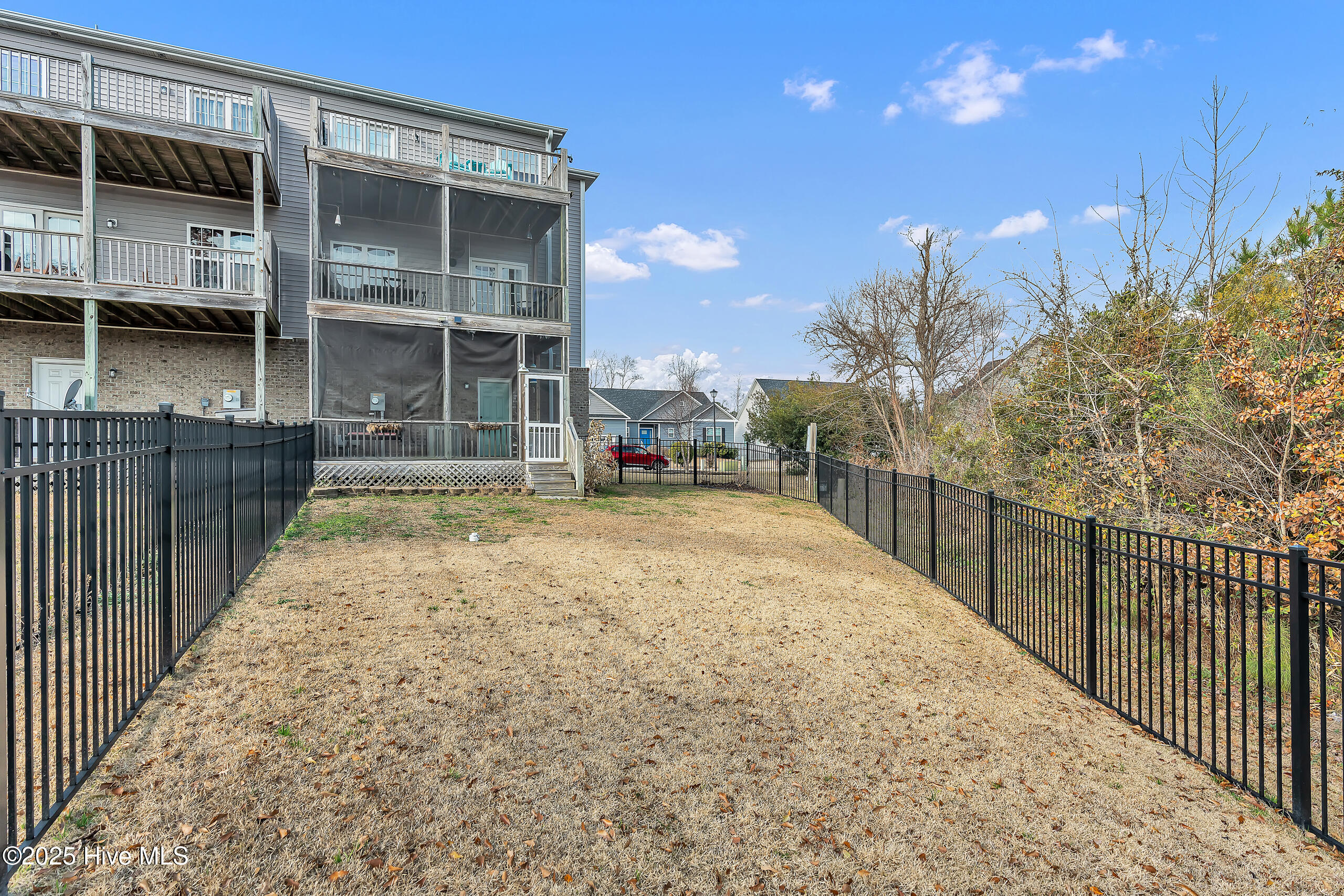 100546927 | Photo 53